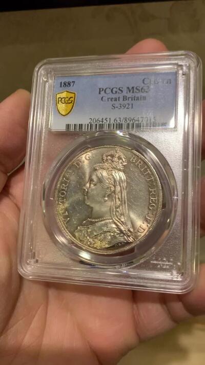 《竞宝斋》第454场 周日，周一 2场连拍 （全场包邮，欢迎送拍） PCGS MS63 英国1887年维多利亚女王高冠马剑1克朗银币