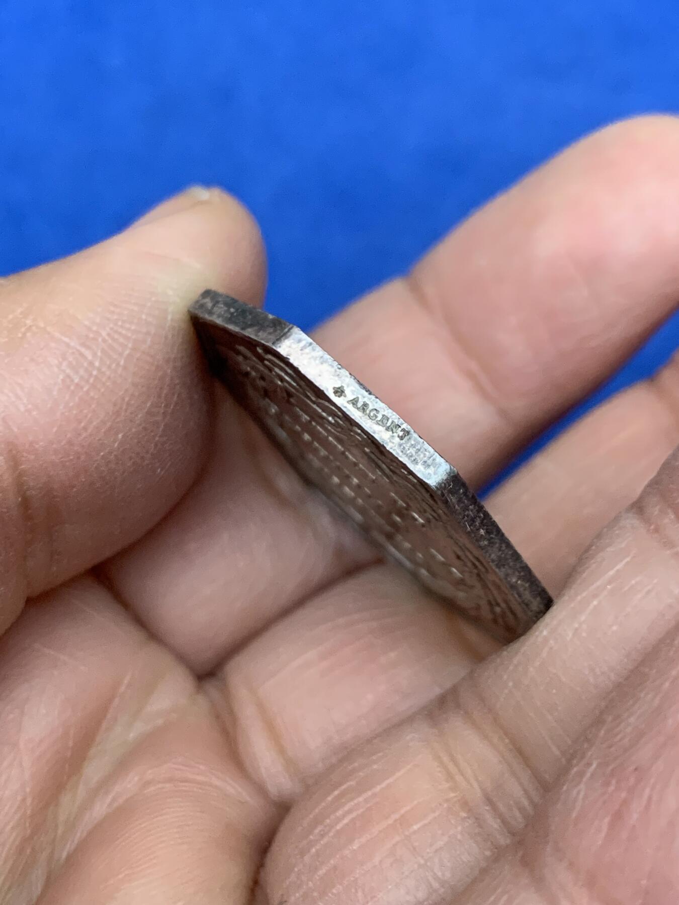 《竞宝斋》第454场 周日，周一 2场连拍 （全场包邮，欢迎送拍） 法国拿破仑三世里尔商会八角银代币，直径30.5mm，重13.48克，蜜蜂边铭