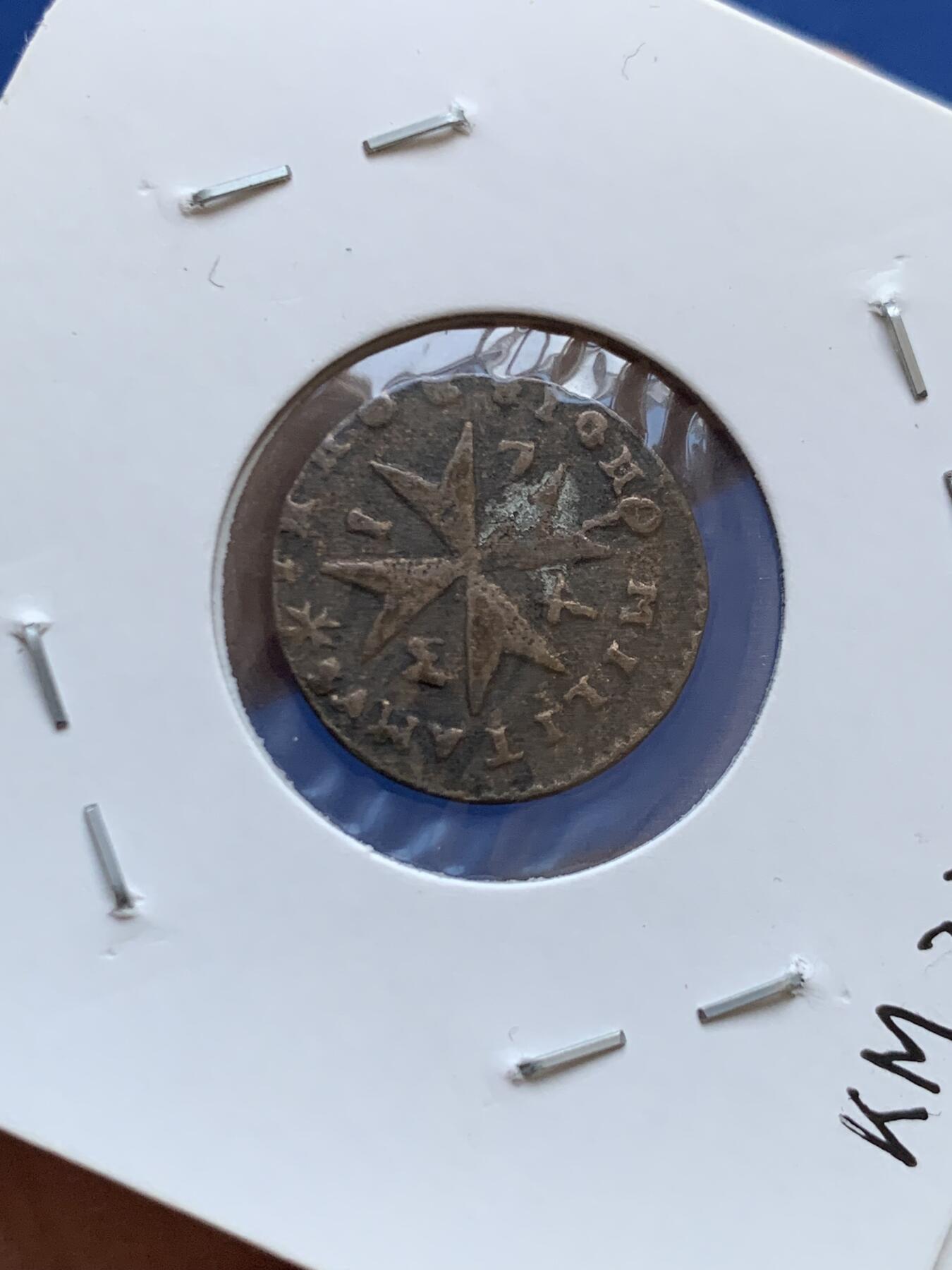 《竞宝斋》第454场 周日，周一 2场连拍 （全场包邮，欢迎送拍） 医院骑士团（马耳他骑士团） 1743年 1格兰诺 铜币 精致的小钱币 背面有骑士团徽 细节不错 少见品种