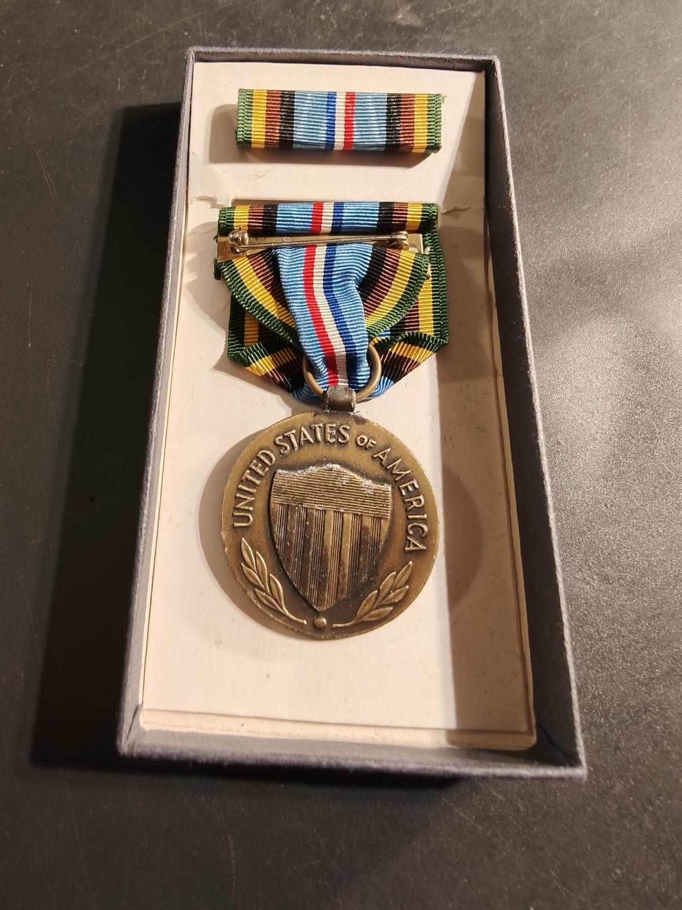 老王徽章第174期 美国武装力量远征奖章    原盒带略