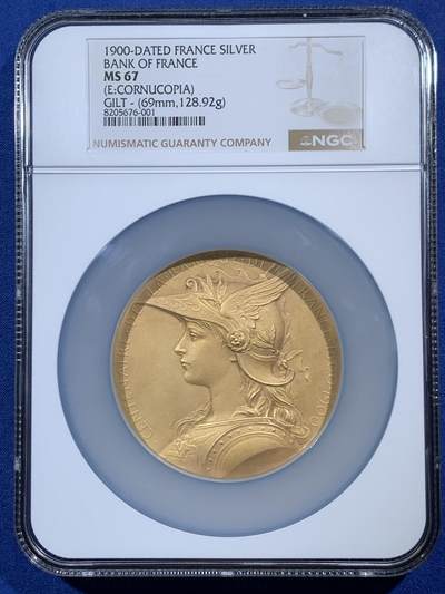 《竞宝斋》第454场 周日，周一 2场连拍 （全场包邮，欢迎送拍） - 唯一冠军分 NGC MS67 法国 1900 法兰西银行百年纪念镀金大银章 奥斯卡·罗蒂大师的扛鼎之作（银镀金版本） 大盒加厚盒 状态极美 顶级高分