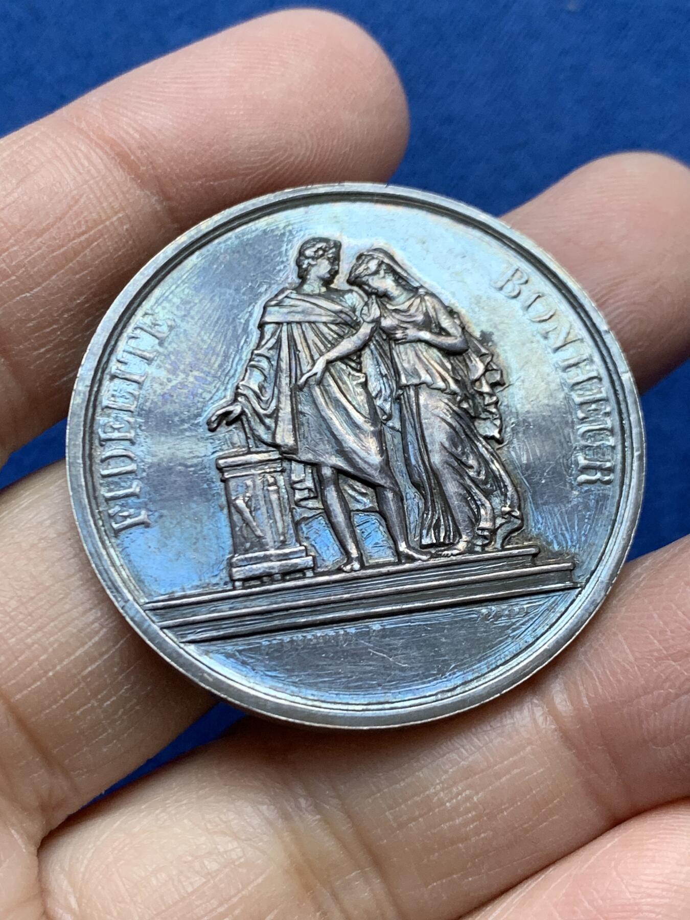 《竞宝斋》第454场 周日，周一 2场连拍 （全场包邮，欢迎送拍） 法国婚姻与爱情纪念银章 神灯边铭 25.7克 38.8MM