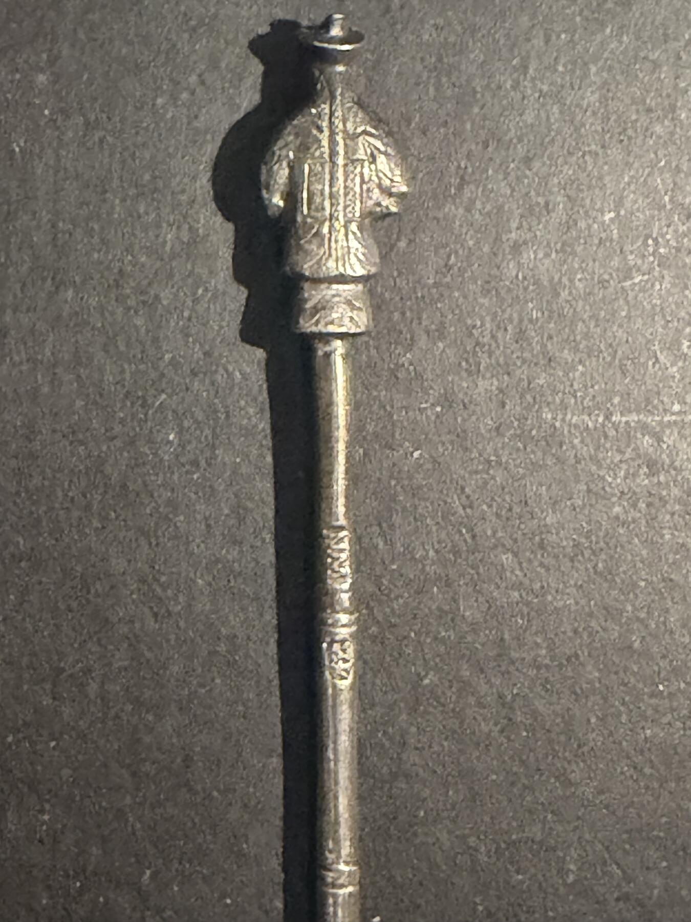 海外回流精品（欧美专场） 欧洲回流清代纯银勺子、水果叉子三把，有款，12.2cm，27.7g。