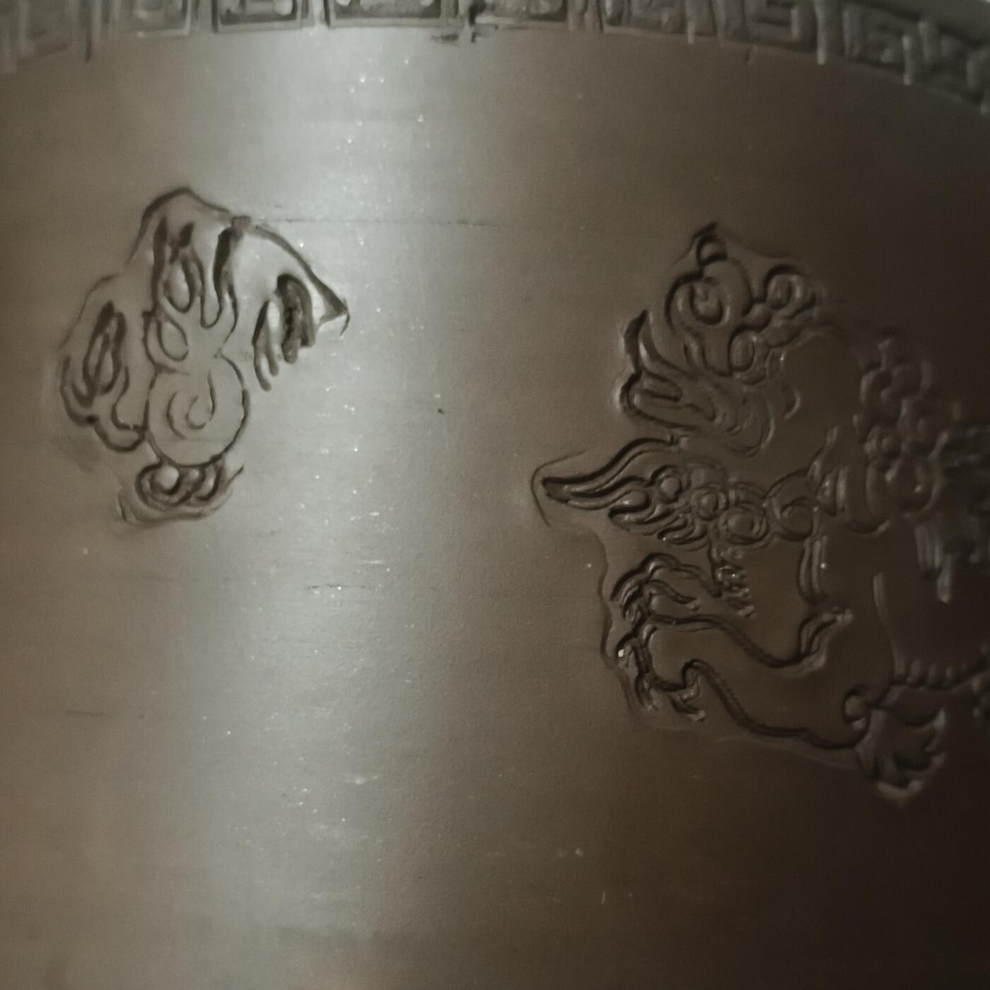 杂项专场 精工紫砂虫罐 高度7.8厘米，口沿宽8厘米，底部宽8.4厘米。 包浆自然 形体完整 内部无使用痕迹。