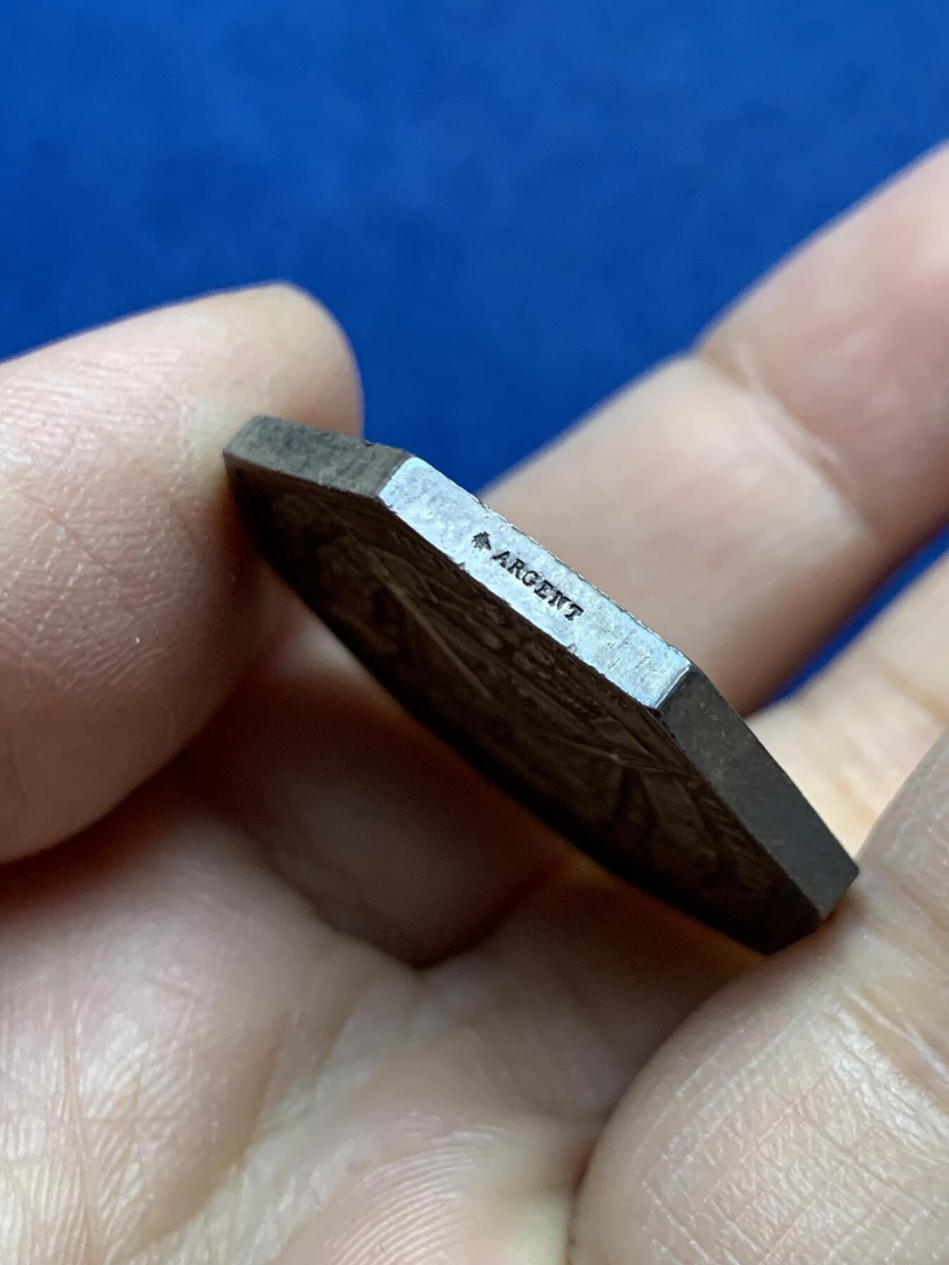 《竞宝斋》第454场 周日，周一 2场连拍 （全场包邮，欢迎送拍） 法国1832年特雷武区公证人八角银质代币，31.8MM，17.05克，蜜蜂边铭