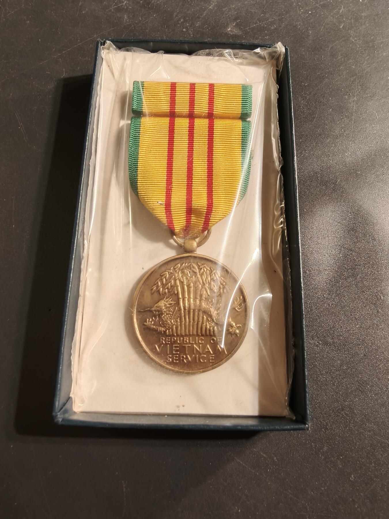 老王徽章第174期 美国越战服役奖章    原盒带略