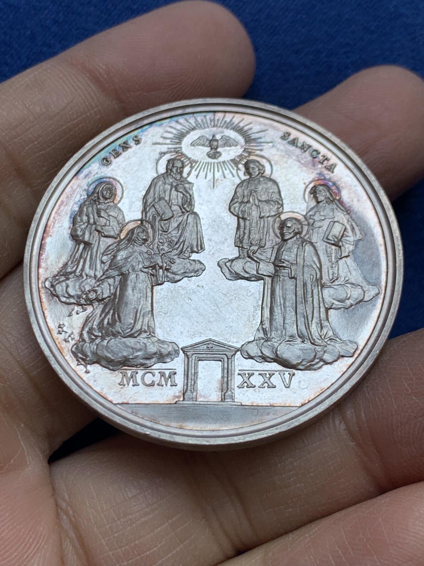 《竞宝斋》第454场 周日，周一 2场连拍 （全场包邮，欢迎送拍） 1925年教皇庇护十一世大银章，背面梵蒂冈理事会议，直径：43.8mm，重：32.25g