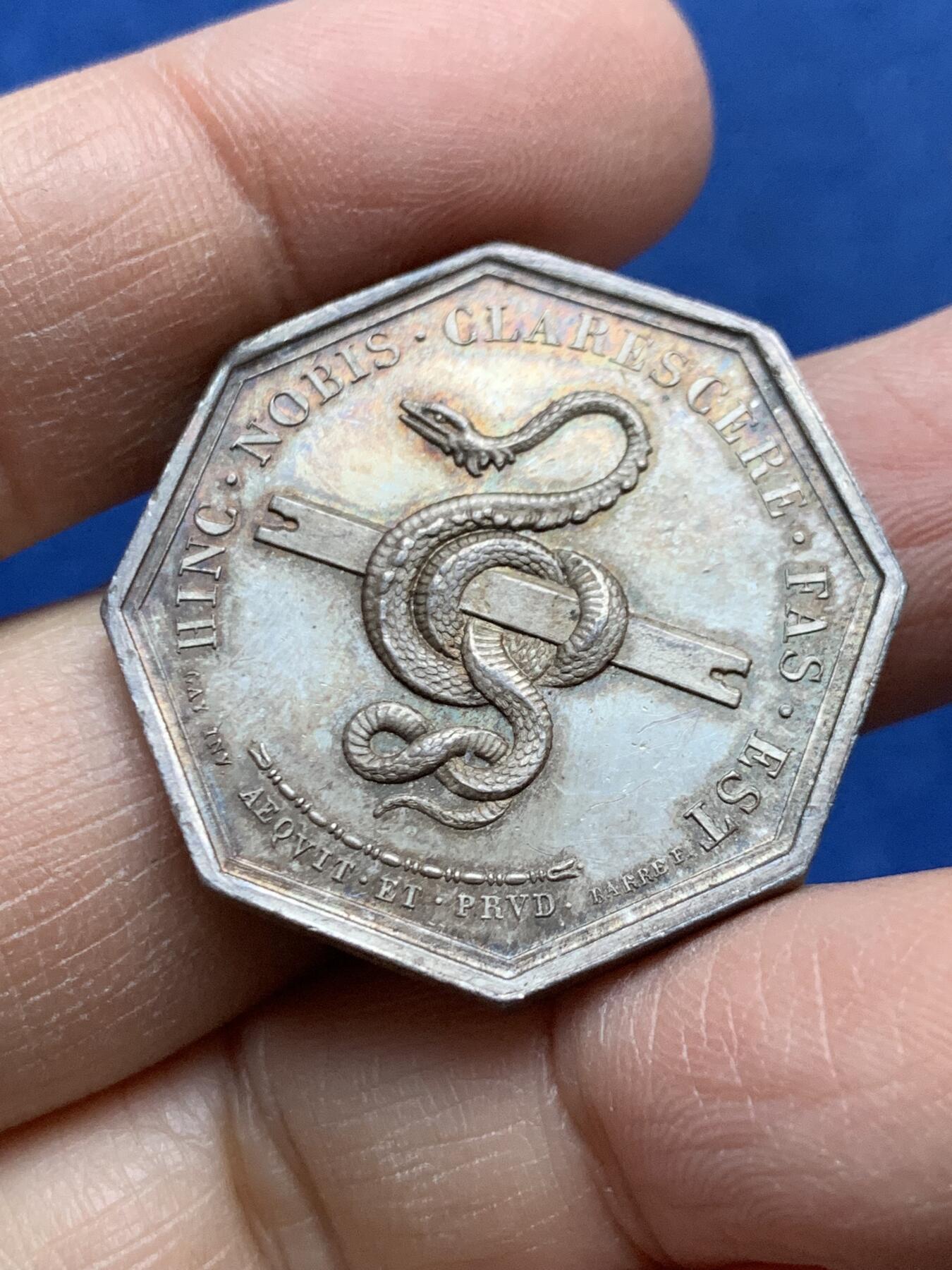 《竞宝斋》第454场 周日，周一 2场连拍 （全场包邮，欢迎送拍） 法国1832年特雷武区公证人八角银质代币，31.8MM，17.05克，蜜蜂边铭