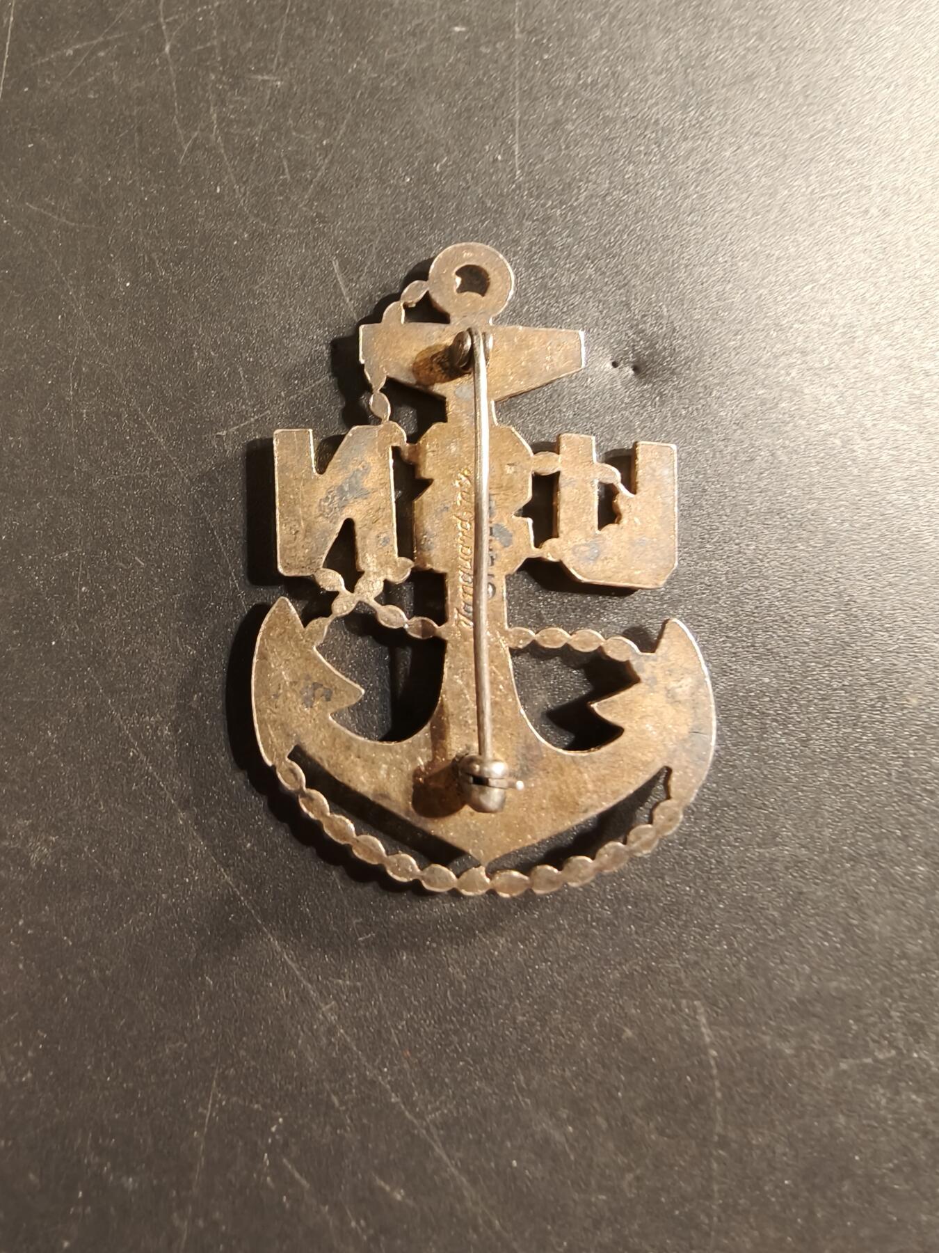 老王徽章第174期 美国海军士官长证章    二战时期横针版    925银镀金    大尺寸10g