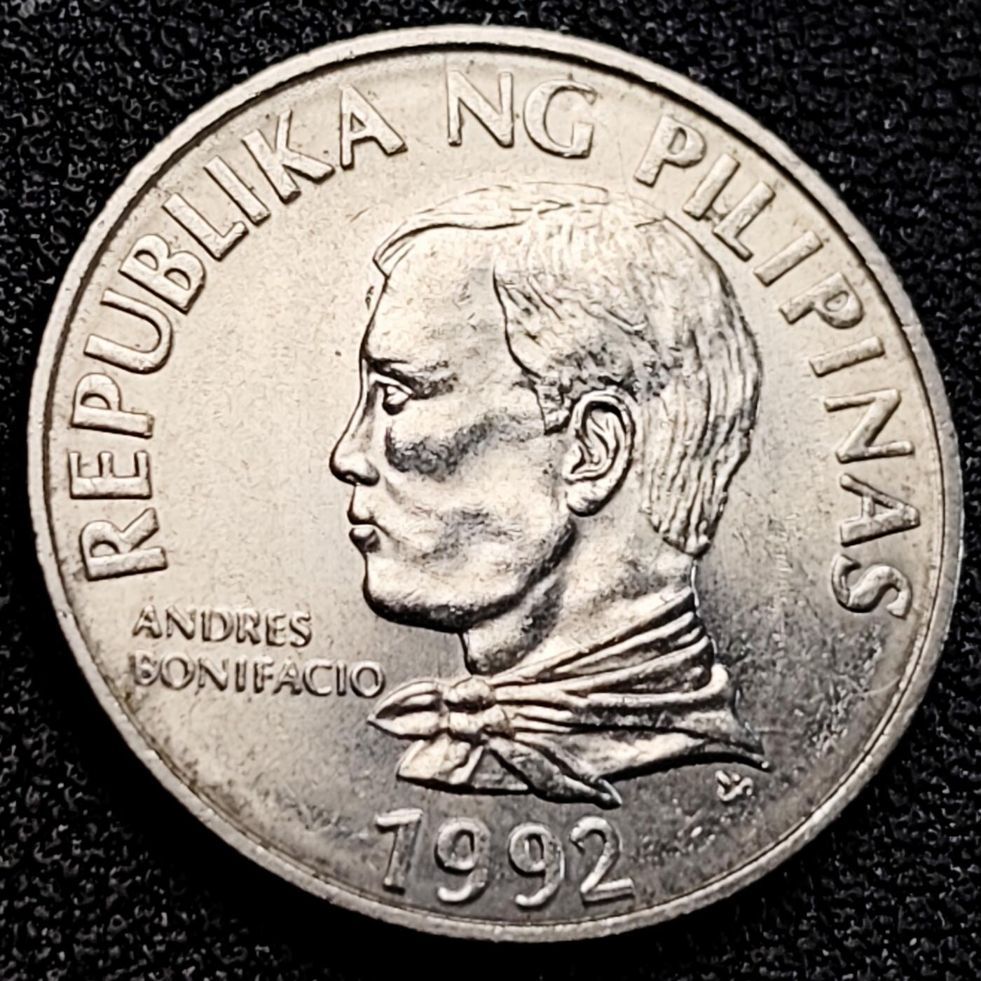 泉币菌-第163场-新年第六场 精品福利场 民主英雄博尼法西奥 1992年 菲律宾2比索 不锈钢硬币棕榈树 23.5mm