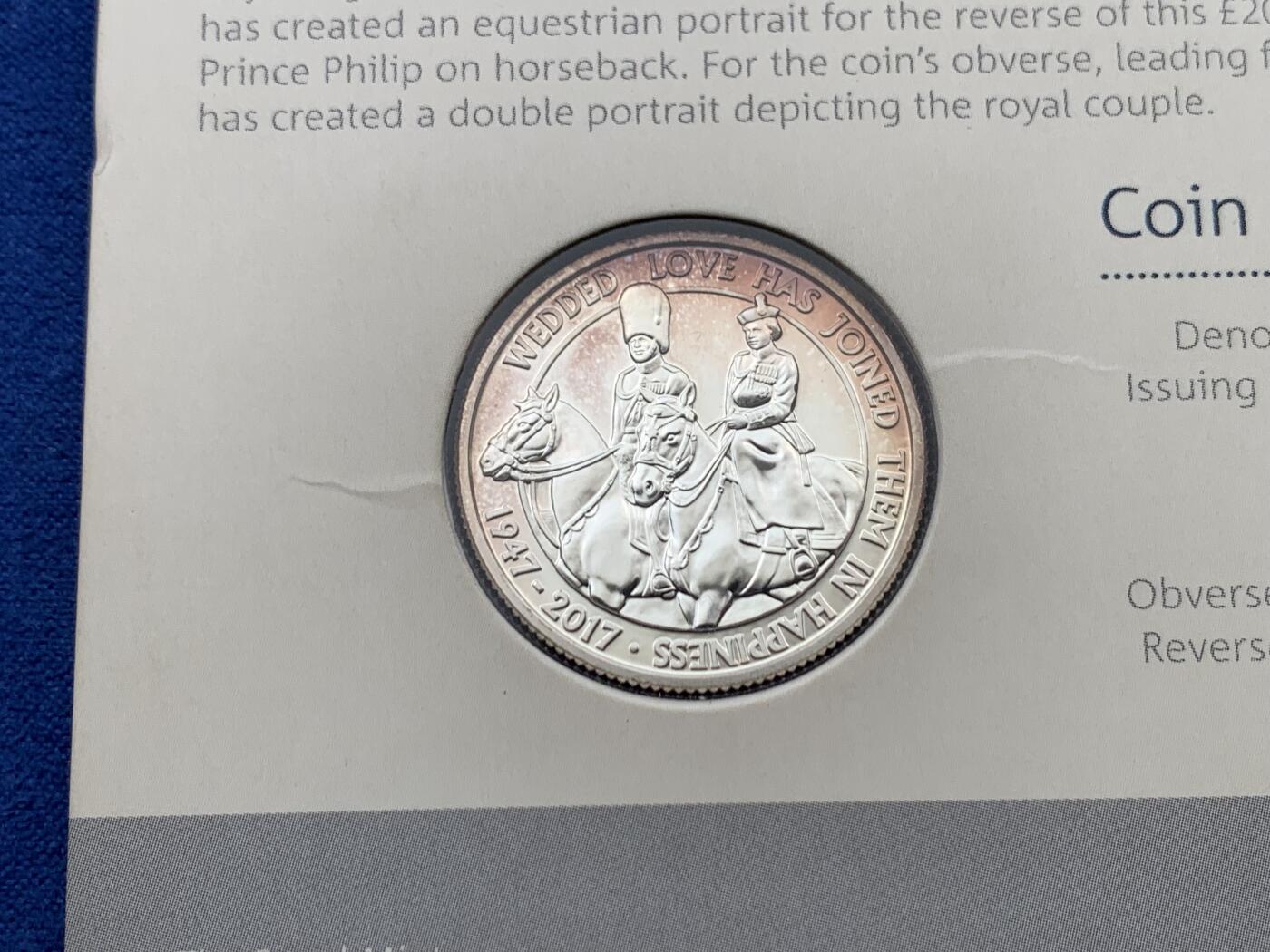 《竞宝斋》第454场 周日，周一 2场连拍 （全场包邮，欢迎送拍） 卡装 英国 2017年女王夫妇70周年铂金婚20英镑 999纯银 15.7克