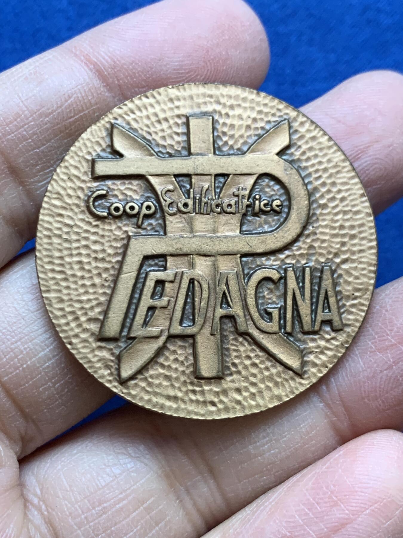 《竞宝斋》第454场 周日，周一 2场连拍 （全场包邮，欢迎送拍） 地球矿工铜章 30.4克 39.6mm