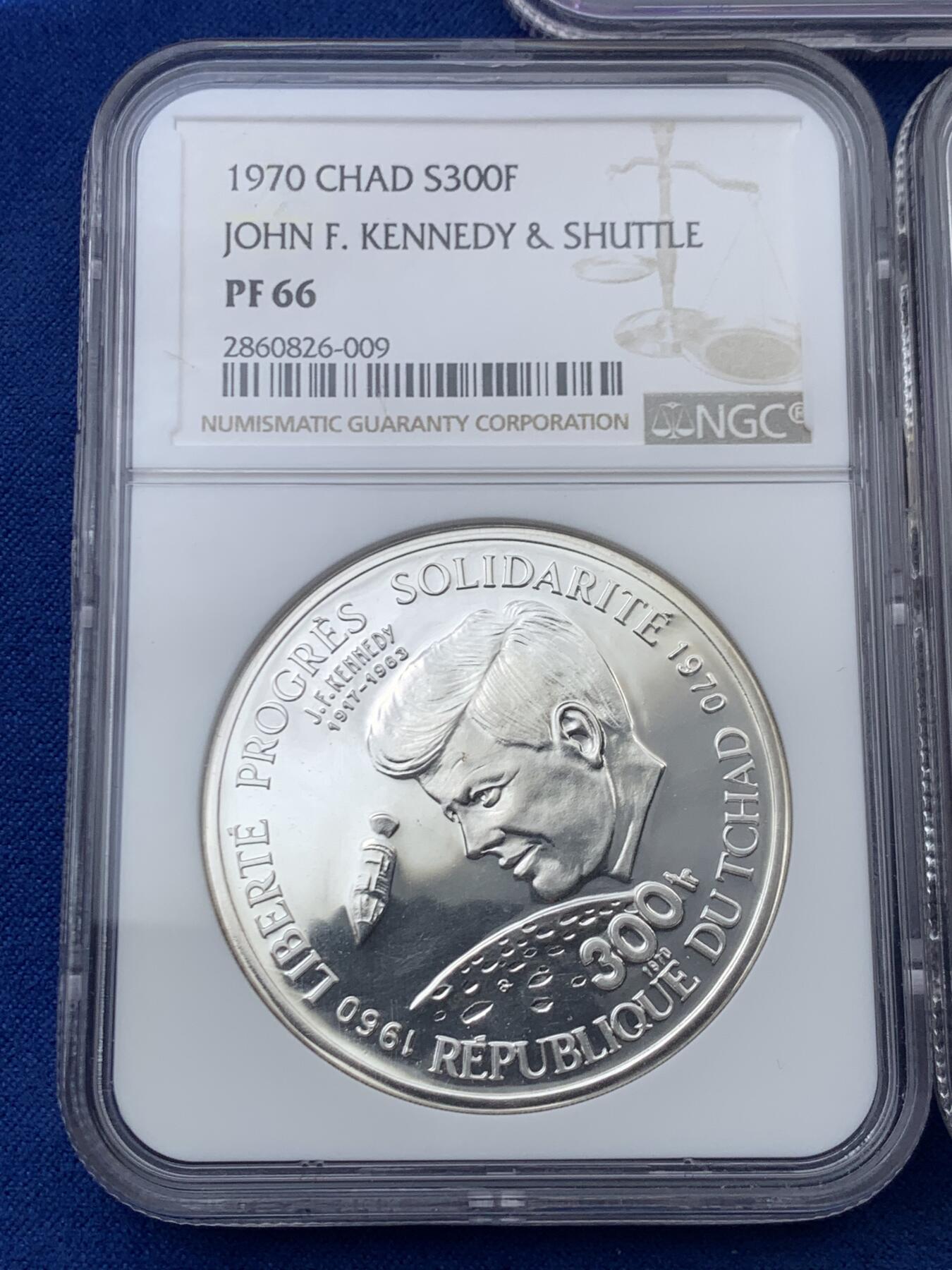 《竞宝斋》第454场 周日，周一 2场连拍 （全场包邮，欢迎送拍） 稀少5枚一组 NGC MS67-PF66 乍得 1970年 银币5枚套 都是非常稀少的品种 5枚中最多的发行量只有1300枚 值得入手 100F的盒子角落有磕