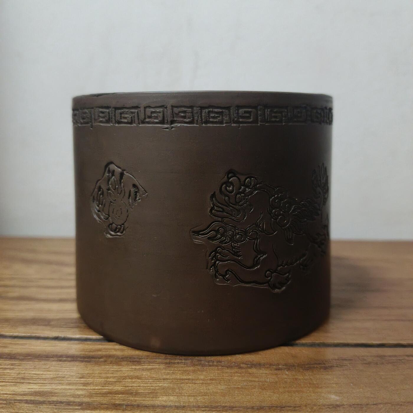 杂项专场 精工紫砂虫罐 高度7.8厘米，口沿宽8厘米，底部宽8.4厘米。 包浆自然 形体完整 内部无使用痕迹。