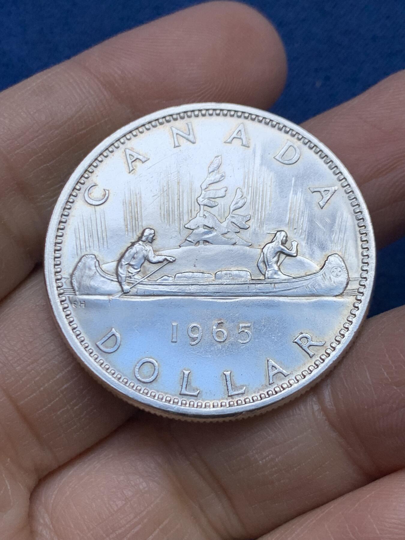 《竞宝斋》第454场 周日，周一 2场连拍 （全场包邮，欢迎送拍） 加拿大1965年划船银币 800银 23.23克