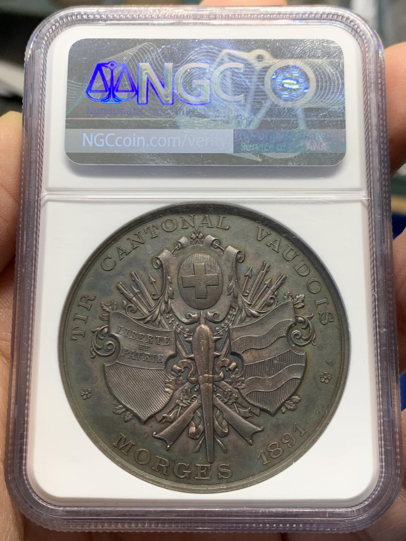 《竞宝斋》第454场 周日，周一 2场连拍 （全场包邮，欢迎送拍） NGC UNC 瑞士1891沃州射击节铜章 巧克力色 人物生动 细节保存非常好 加厚盒装