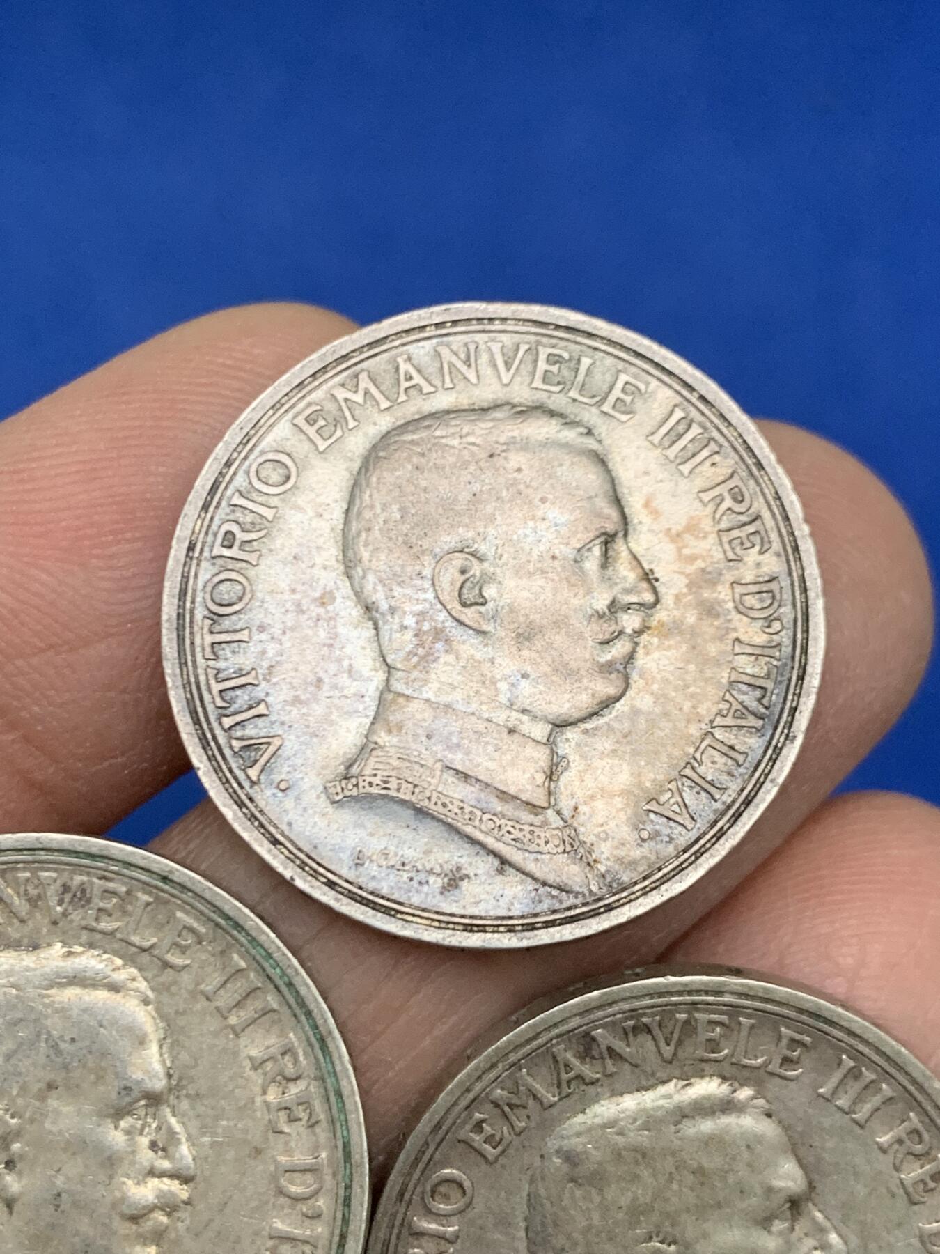 《竞宝斋》第454场 周日，周一 2场连拍 （全场包邮，欢迎送拍） 三枚一组 意大利1915年马车女神2里拉银币 27mm 总重29.9克