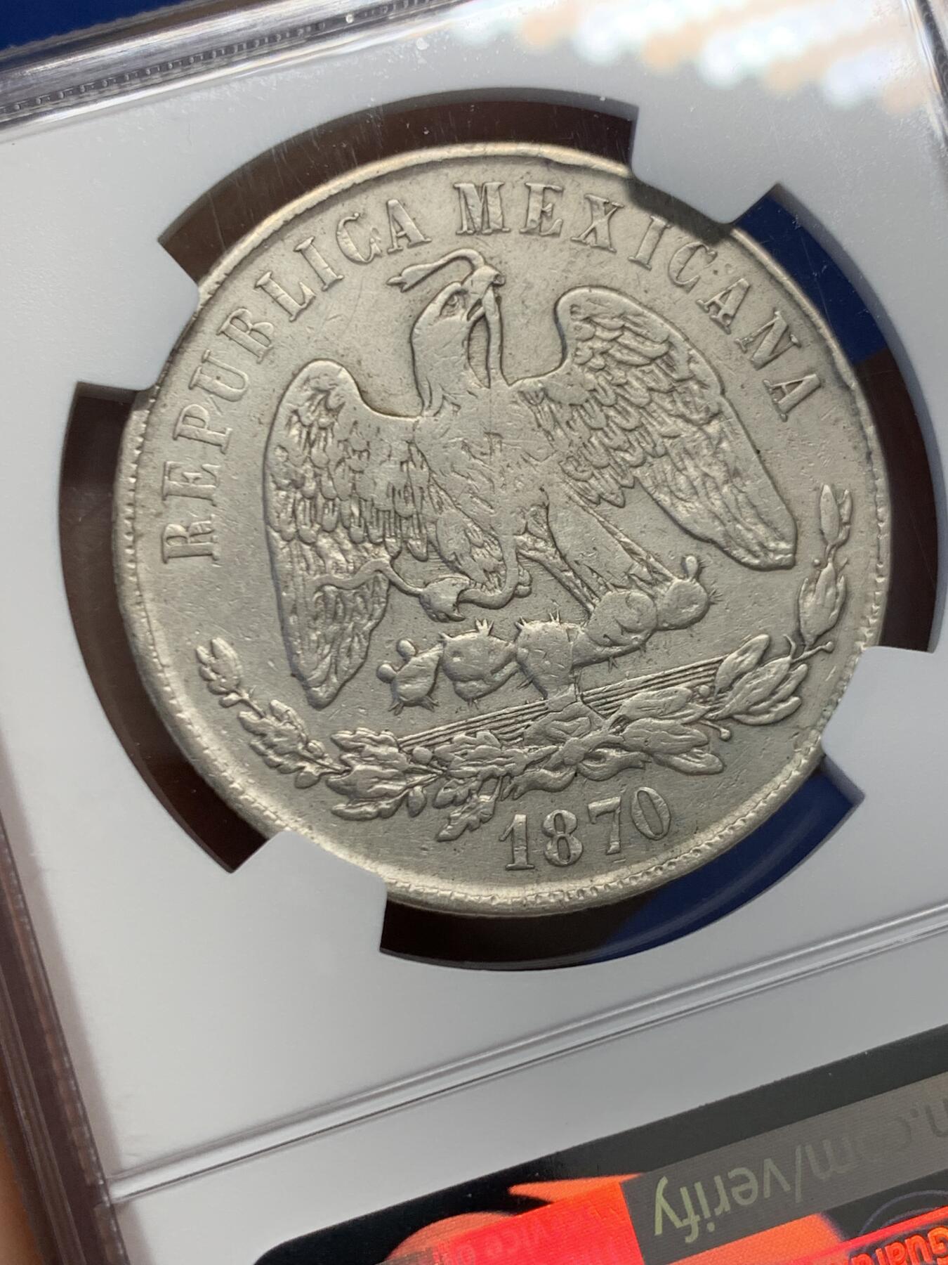 《竞宝斋》第454场 周日，周一 2场连拍 （全场包邮，欢迎送拍） NGC XFD 墨西哥1870年天平鹰洋1比索 有点彩包浆