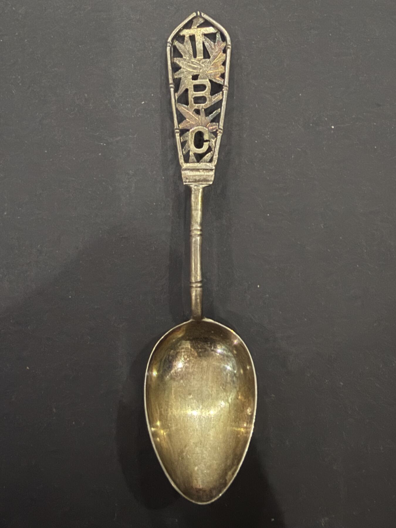 海外回流精品（欧美专场） 欧洲回流清代纯银勺子，12.3cm，22.5g，有款，工艺精美。