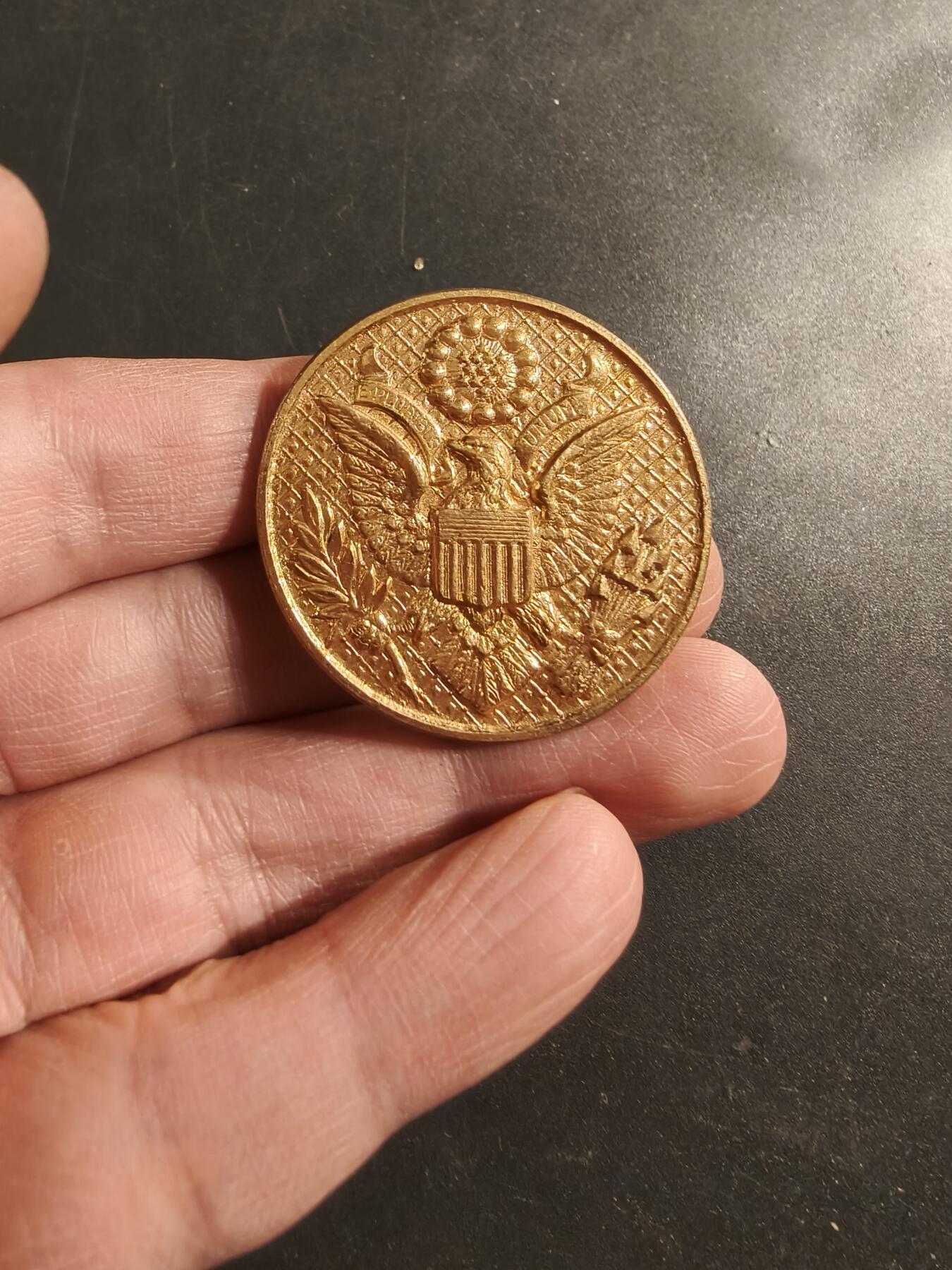 老王徽章第174期 美国陆军大檐帽帽徽    二战时期