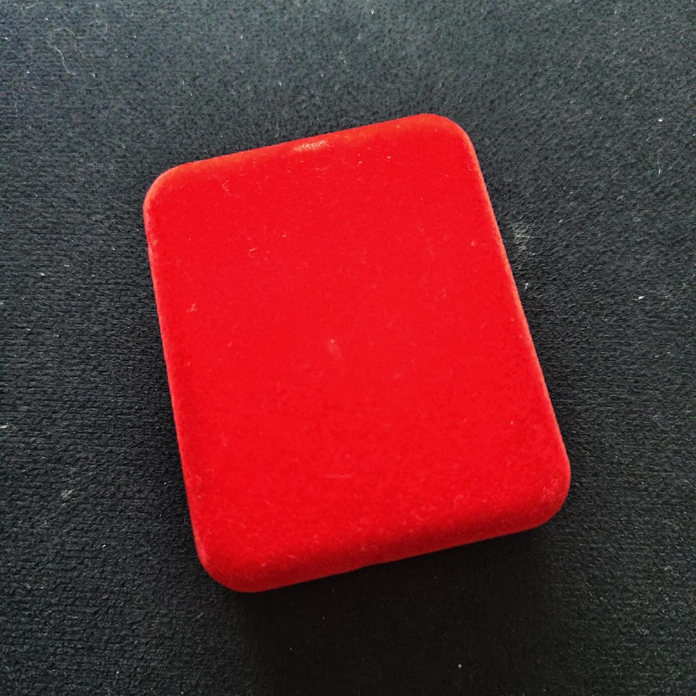 【全场包邮】纯粹捡漏拍493场 【镶嵌金】澳大利亚1997年1元翠鸟1盎司999纯银镶嵌纯金熊猫克朗型纪念银币-盒证全-2【纯银31.1克纯银价约560元（按18元银价折算）+纯金0.5克纯金价约500元（按1000元金价折算）】