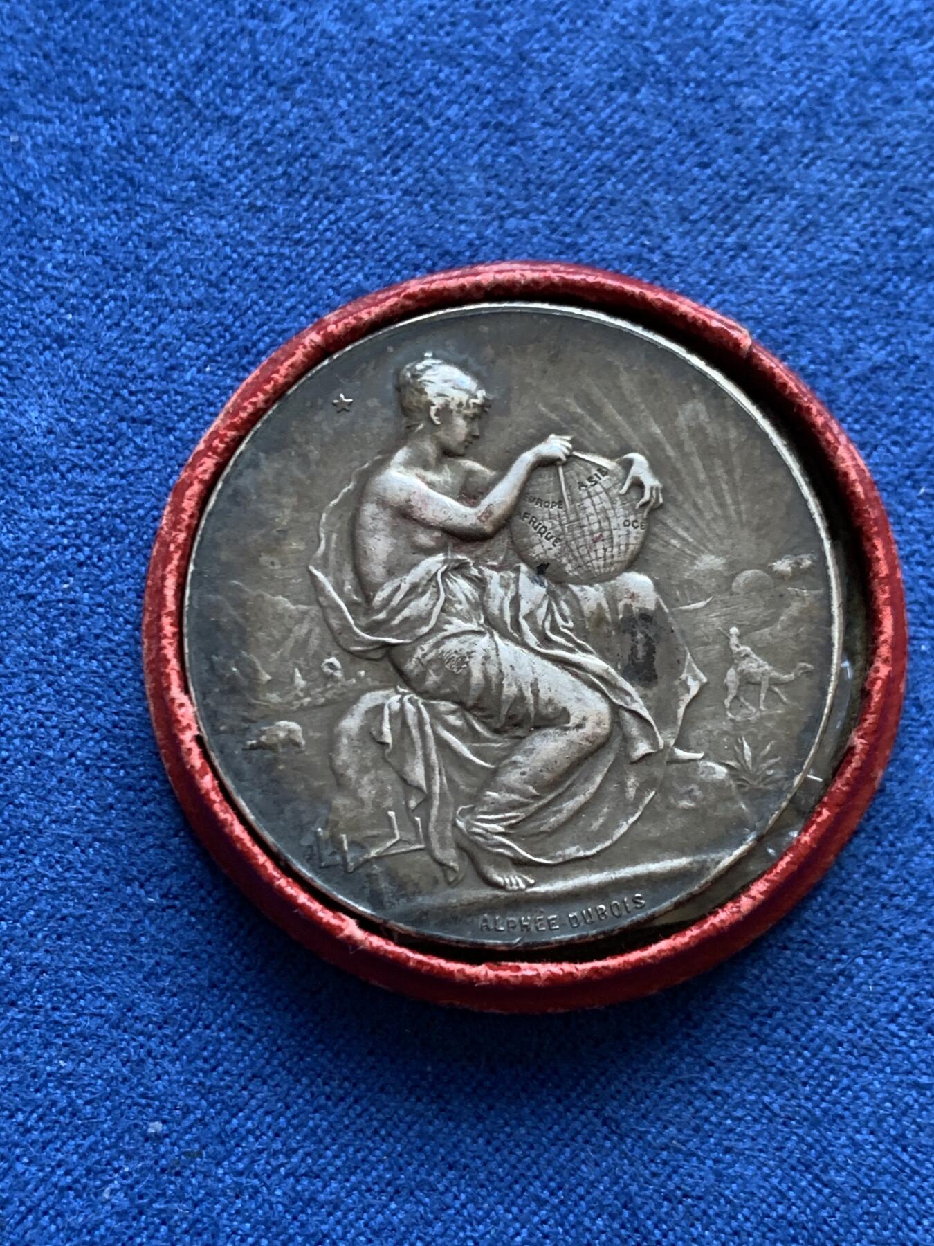 《竞宝斋》第454场 周日，周一 2场连拍 （全场包邮，欢迎送拍） 法国旅游协会纪念银章 16克 32.2mm 带盒 丰饶角银