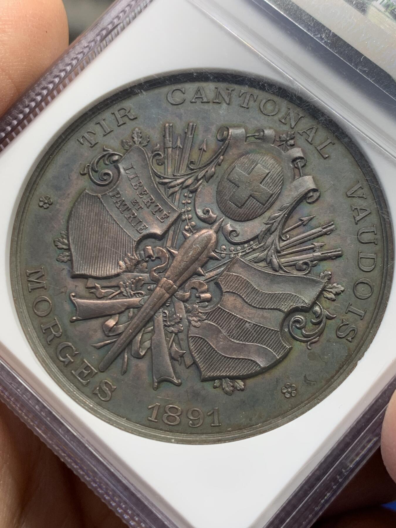 《竞宝斋》第454场 周日，周一 2场连拍 （全场包邮，欢迎送拍） NGC UNC 瑞士1891沃州射击节铜章 巧克力色 人物生动 细节保存非常好 加厚盒装