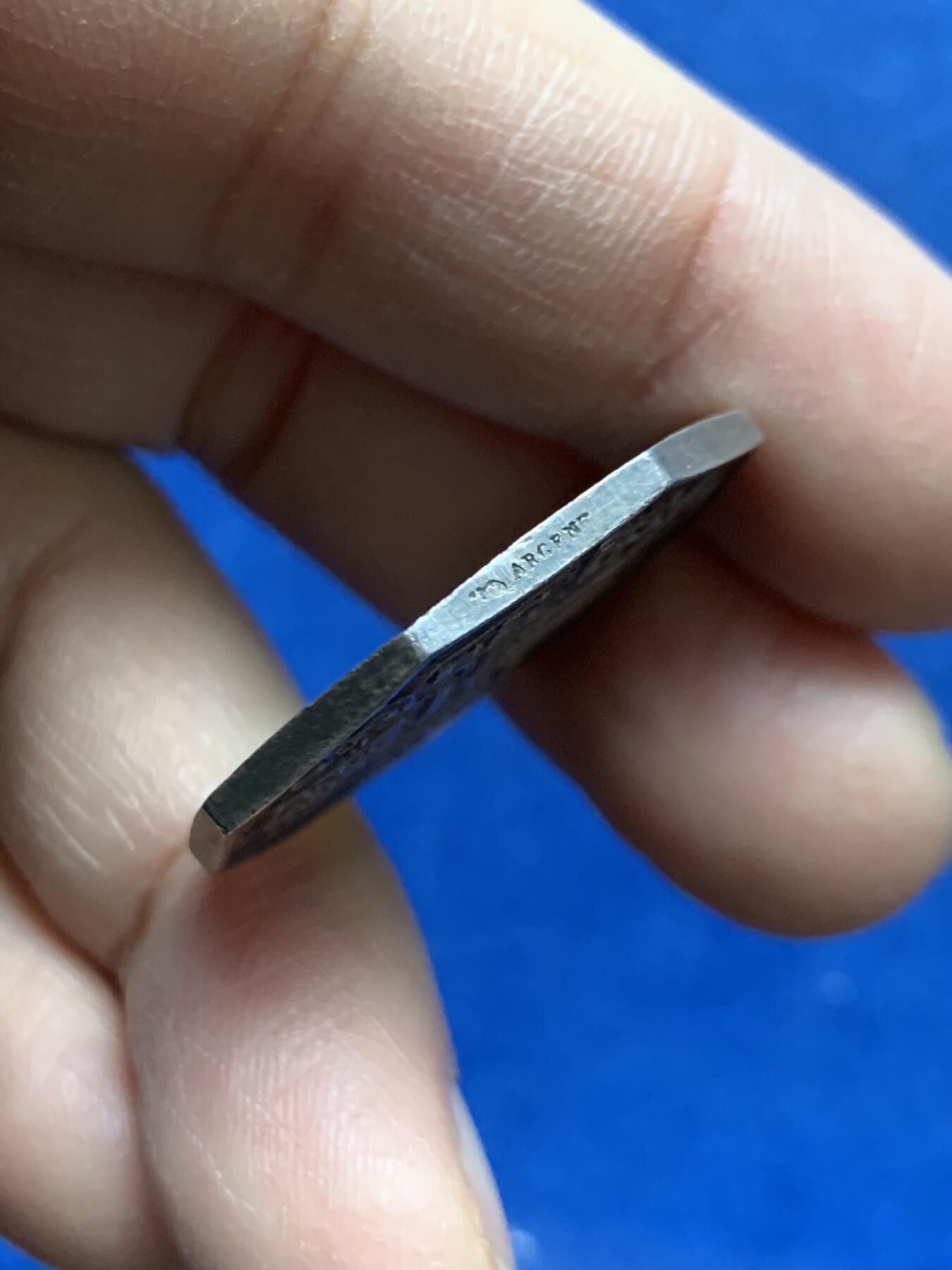 《竞宝斋》第454场 周日，周一 2场连拍 （全场包邮，欢迎送拍） 法国杜埃商会(阿尔勒，奥尔希，马尔谢纳三地联盟)八角银质代币，29MM，12.85克，丰饶角边铭