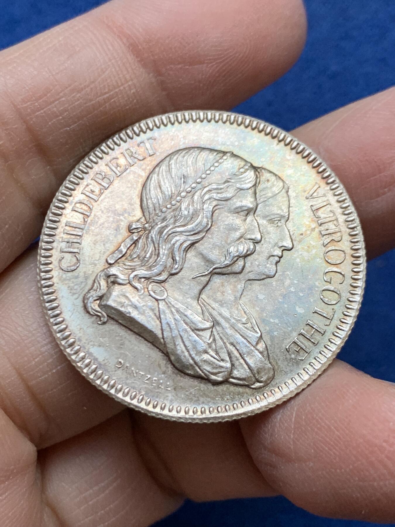 《竞宝斋》第454场 周日，周一 2场连拍 （全场包邮，欢迎送拍） 法国里昂市立医院总理事会银质代币 16.8克 35mm