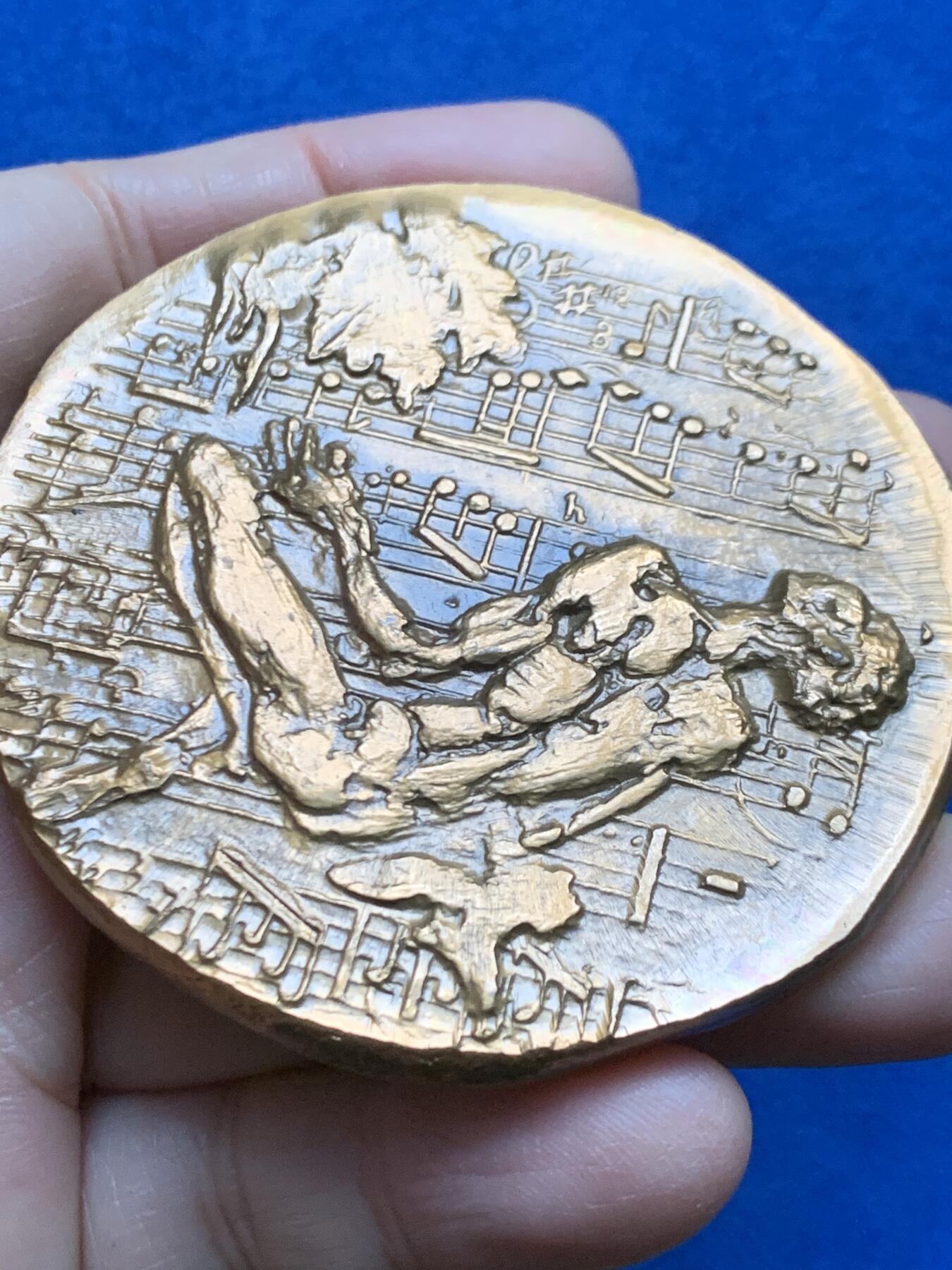 《竞宝斋》第455场 周日，周一 2场连拍 （全场包邮，欢迎送拍） 法国哲学家施韦泽纪念大铜章 195.1克 64.6mm 丰饶角铜标 