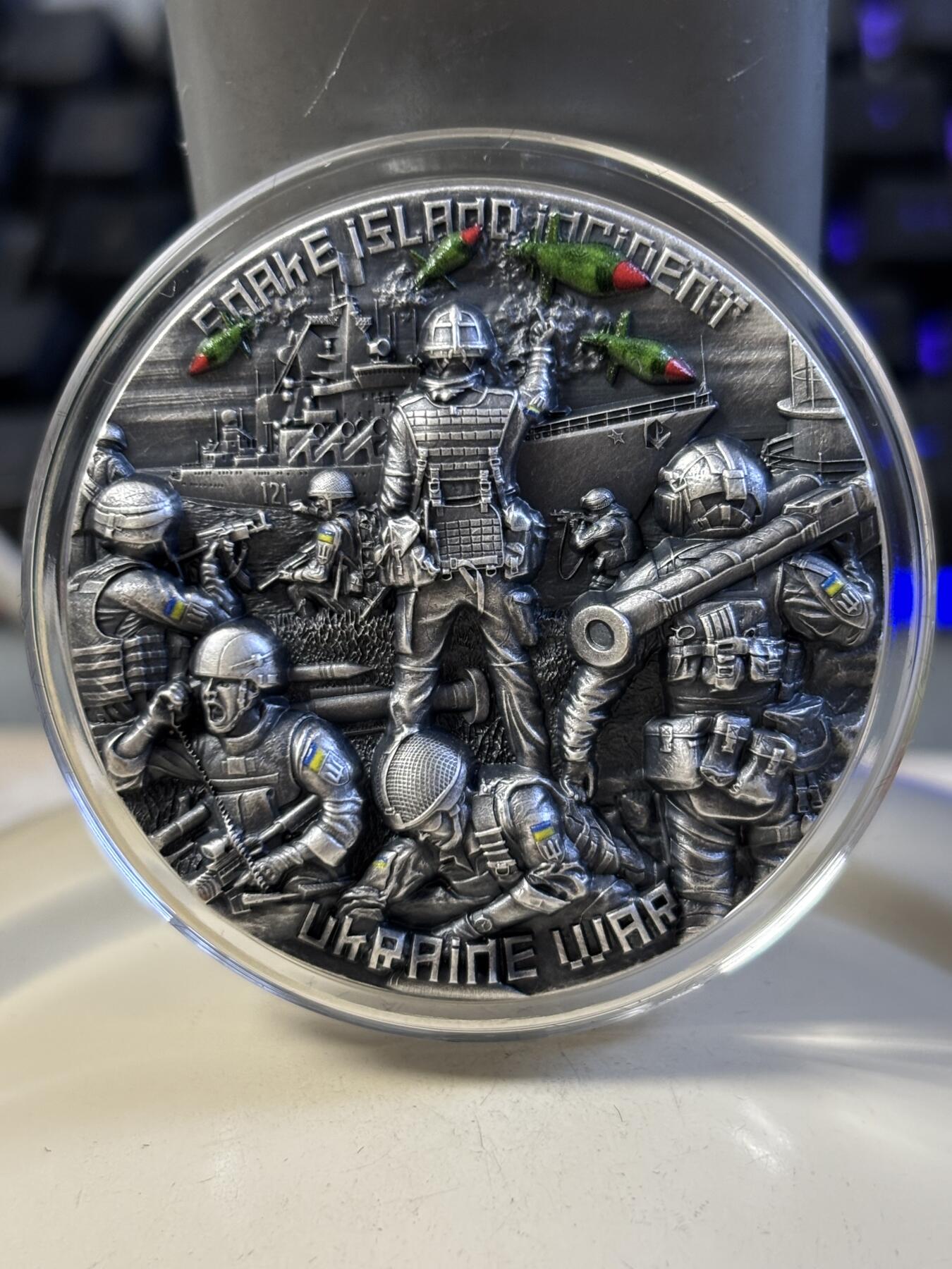 第187期拍卖 喀麦隆2023年乌克兰(1)蛇岛 战争超高浮雕仿古彩色2盎司银币，999银，发行500枚