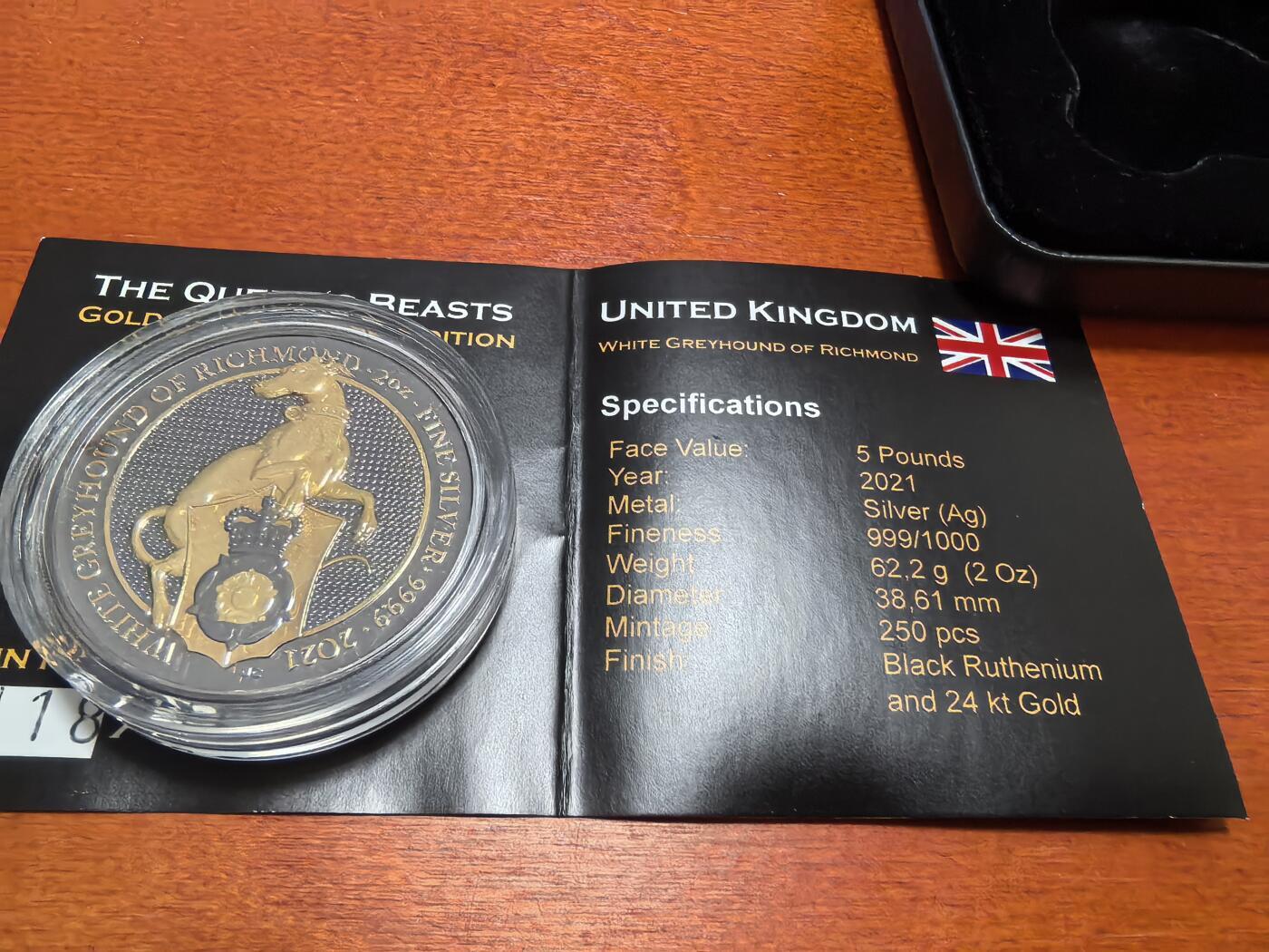 长老汇蛇年精选第九十二场拍卖 2021英国女王的神兽里士满白灰猎犬镀金黑钌5英镑银币，2盎司999银，250枚，盒证全