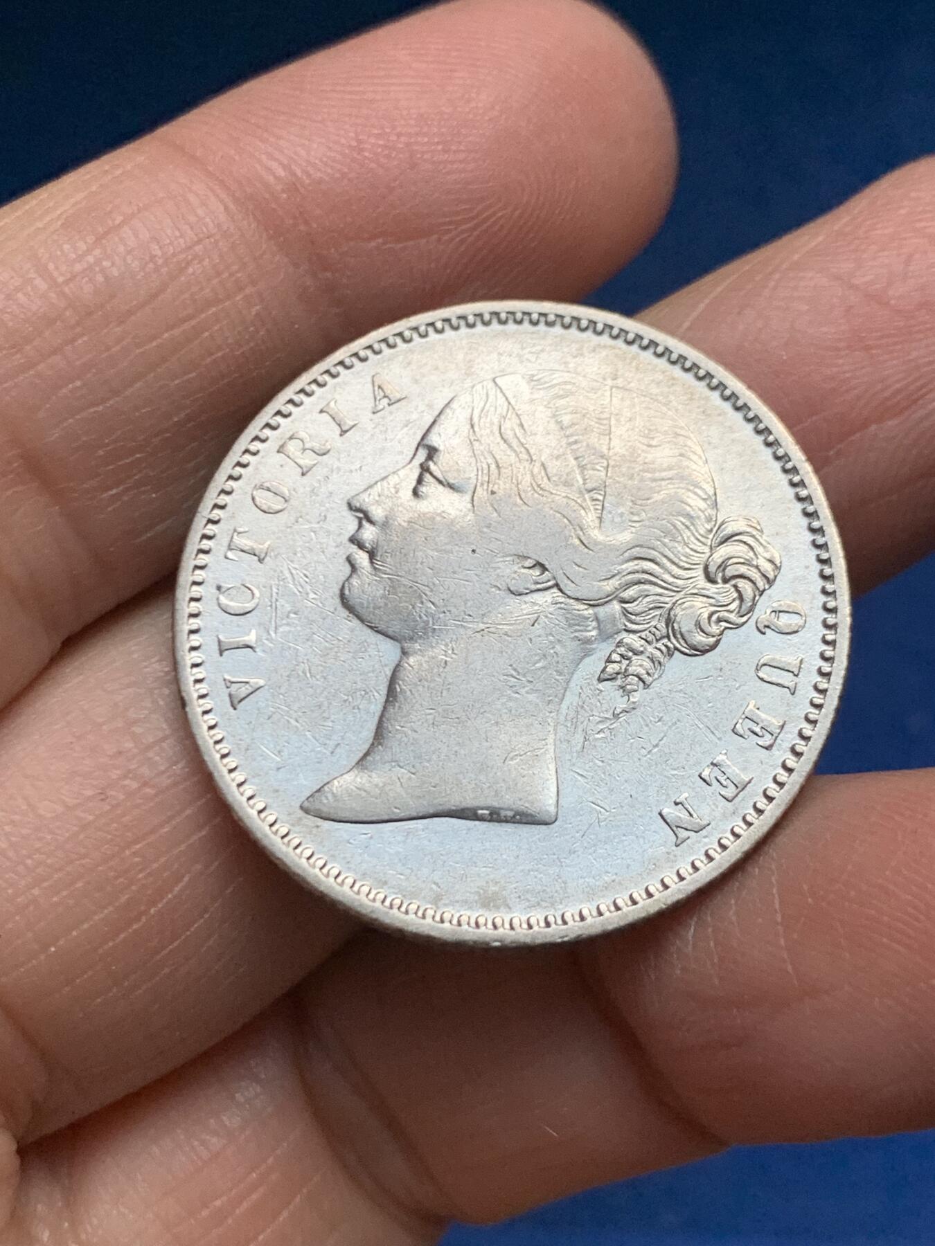 《竞宝斋》第455场 周日，周一 2场连拍 （全场包邮，欢迎送拍） 英属印度 1840年 1卢比 银币 双辫版 热门品种