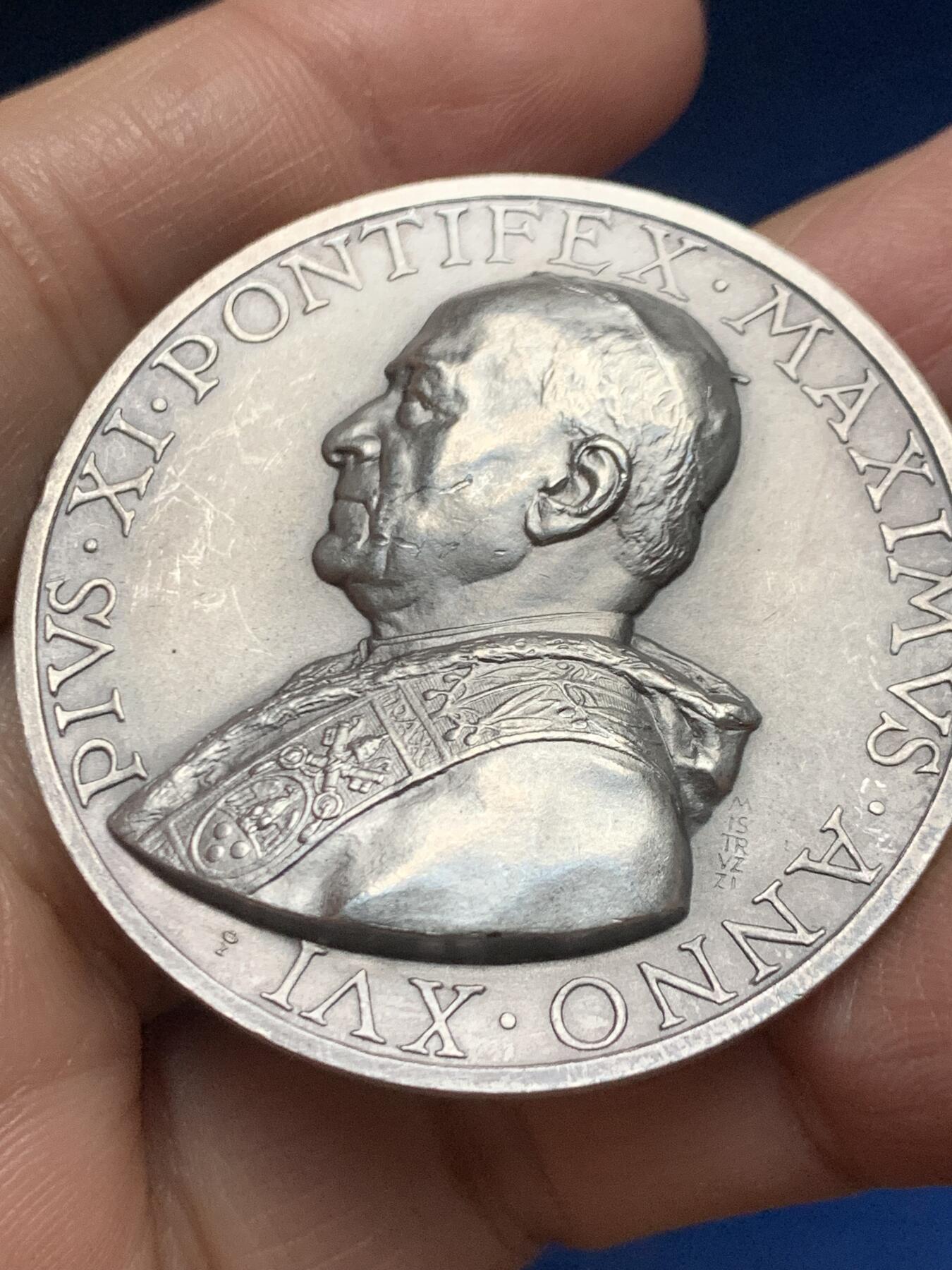 《竞宝斋》第455场 周日，周一 2场连拍 （全场包邮，欢迎送拍） 梵蒂冈教宗庇护十一世科学院纪念大银章，直径：44.2mm，重：38.75g