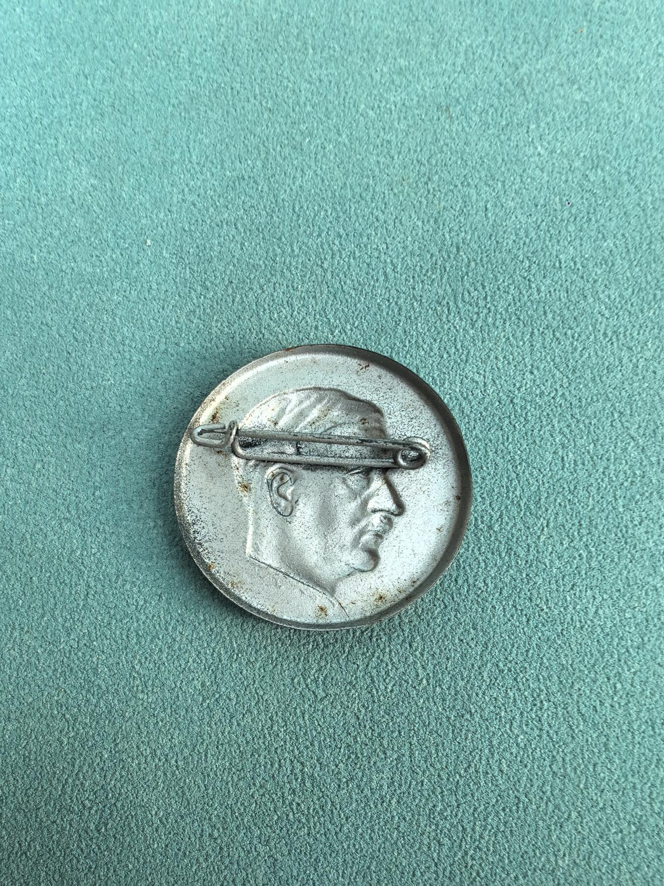 盛世勋华——号角文化勋章邮票专场拍卖第297期 德国（1939）1935-1936年小胡子头像证章