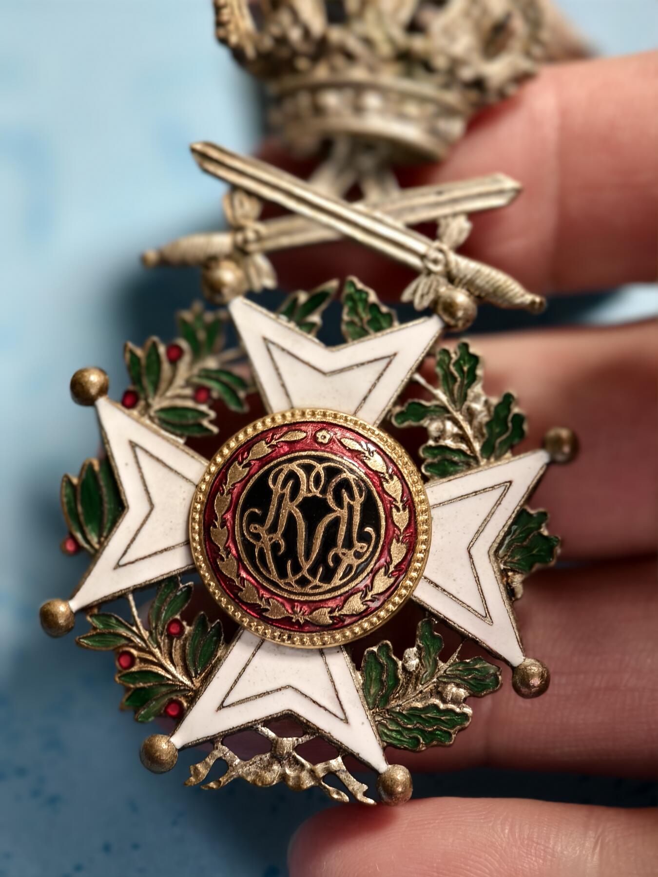 抚柳草堂-第六期章牌钱币 奖章勋章限时免佣 满百包邮 放漏专场 比利时利奥波德一世骑士级勋章 荷法双语版 配剑军事版 章体珐琅彩绘基本完好  狮子图案和皇冠细节清晰