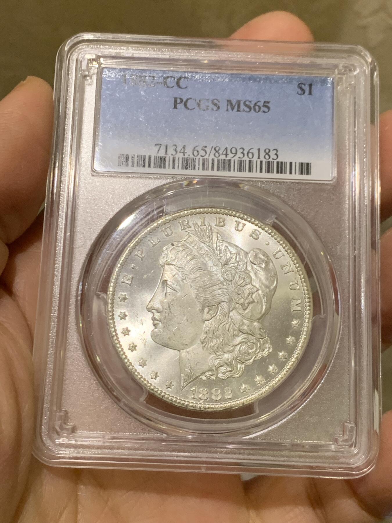 《竞宝斋》第455场 周日，周一 2场连拍 （全场包邮，欢迎送拍） PCGS MS65 美国 1882 CC 摩根 银币 卡森厂 高分难得 十字转光 背面支撑有磕