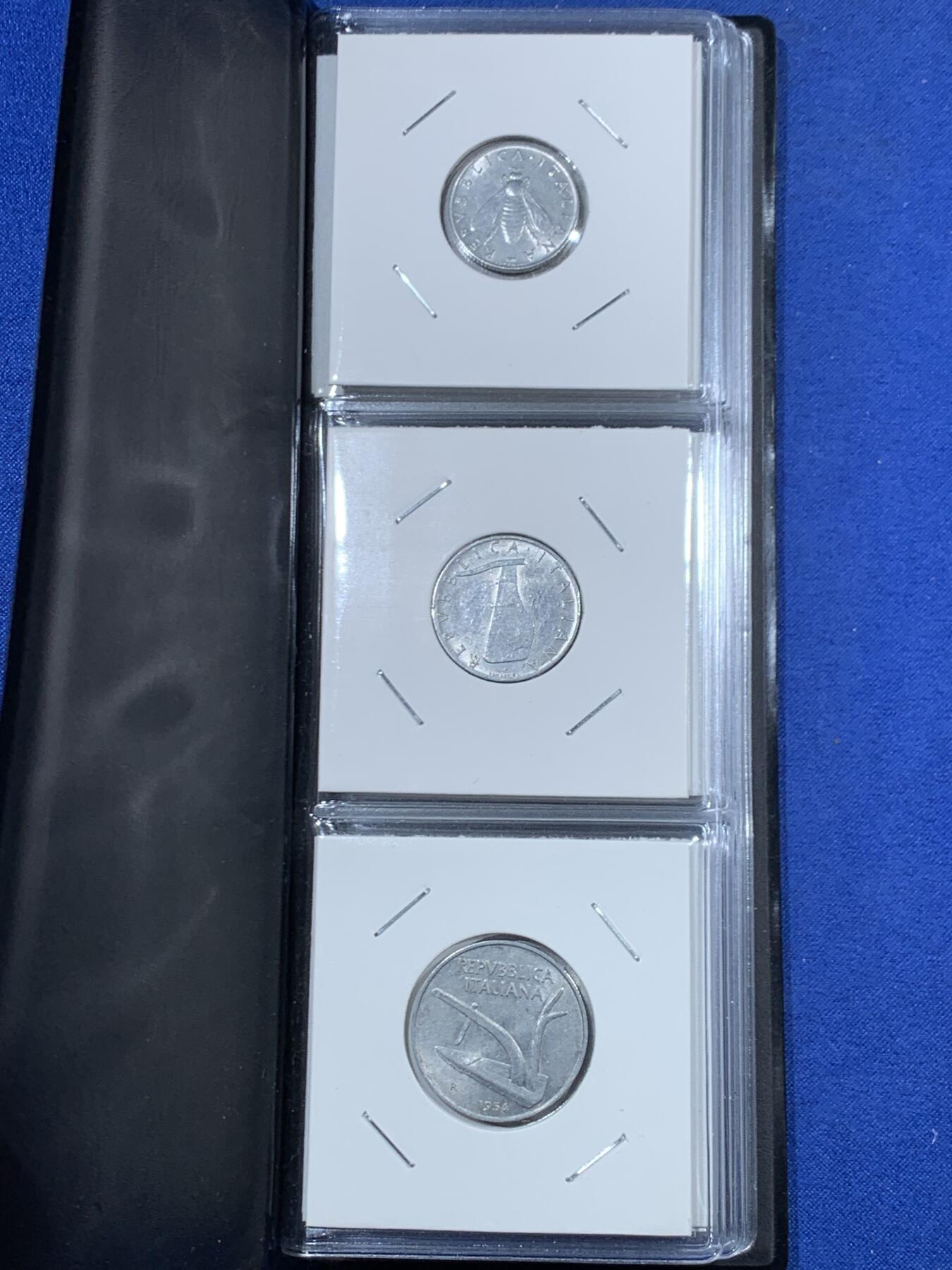 《竞宝斋》第455场 周日，周一 2场连拍 （全场包邮，欢迎送拍） 意大利套币一组18枚，含飞马币两枚，三枚火炬女神，其余都是稀有五十年代的，常见的为七十年代。版本细节见图