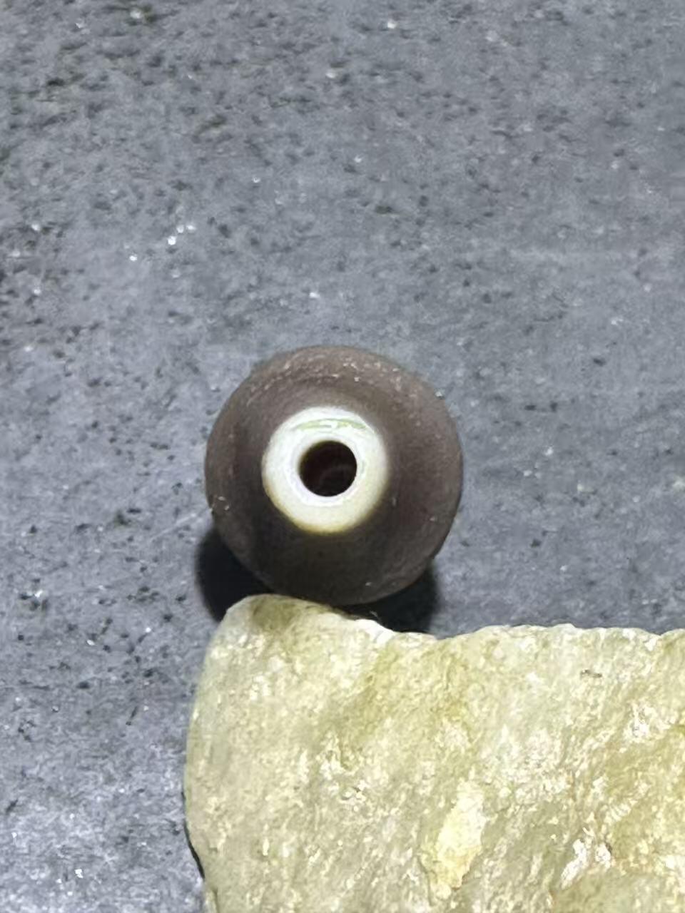 精美高玉化风化纹缠丝玛瑙碟珠一颗，