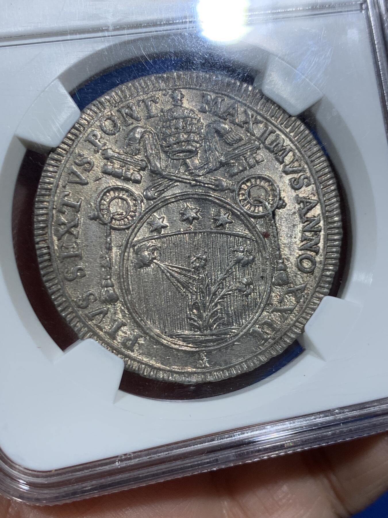 《竞宝斋》第455场 周日，周一 2场连拍 （全场包邮，欢迎送拍） NGC MS65 意大利1797年教皇国60B银币，庇护六世时期发行。整枚币全深打，小牧徽面的人头和植物所有细节完全展现，极其难得。银光闪闪的出厂状态。一枚直接一步到位。