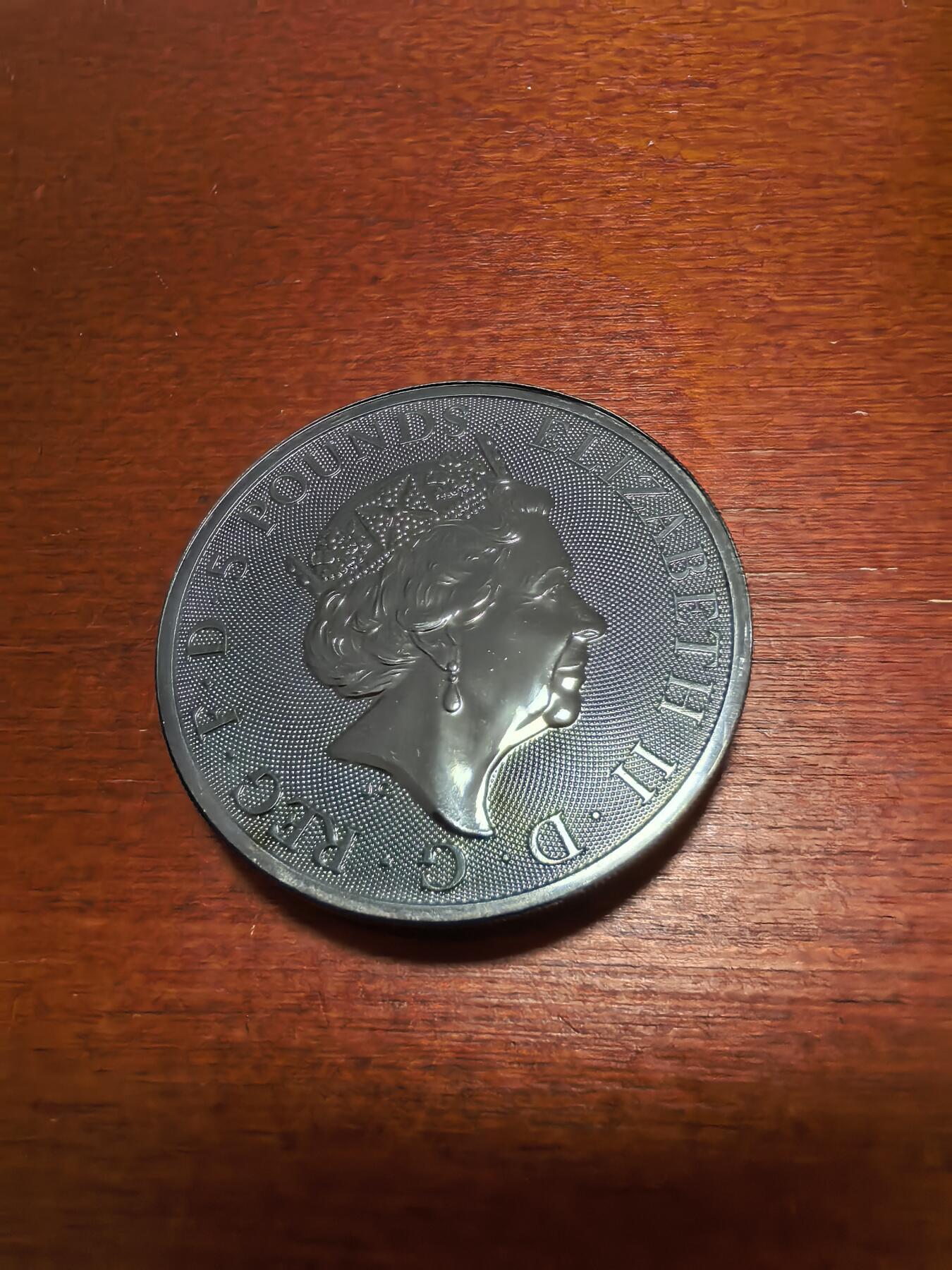 长老汇蛇年精选第九十二场拍卖 2021英国女王的神兽里士满白灰猎犬镀金黑钌5英镑银币，2盎司999银，250枚，盒证全