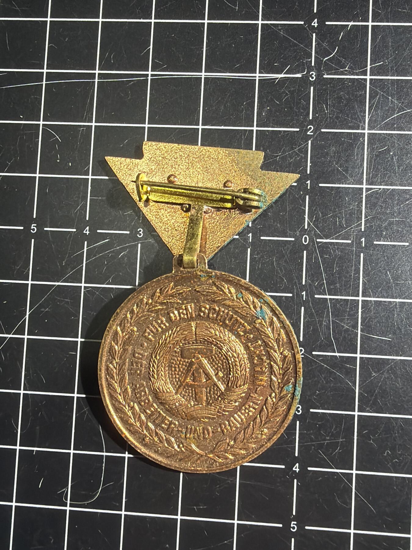 古冰库章牌勋赏收藏0起拍卖 东德人民军铜级军官奖章