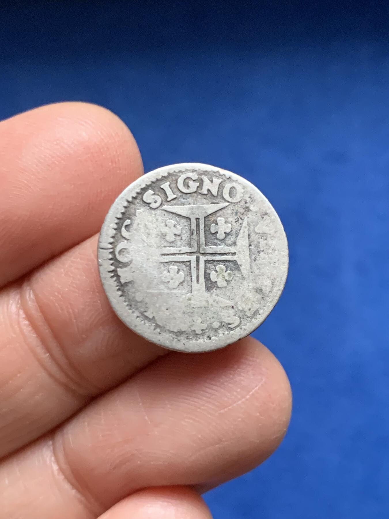 《竞宝斋》第455场 周日，周一 2场连拍 （全场包邮，欢迎送拍） 1683-1706年葡萄牙50瑞思银币，佩德罗二世时期铸造，也称为半托斯陶（1/2 Tostão），ND/1683年至1706年，KM# 135。少见品种。流通品相，当个品种不错