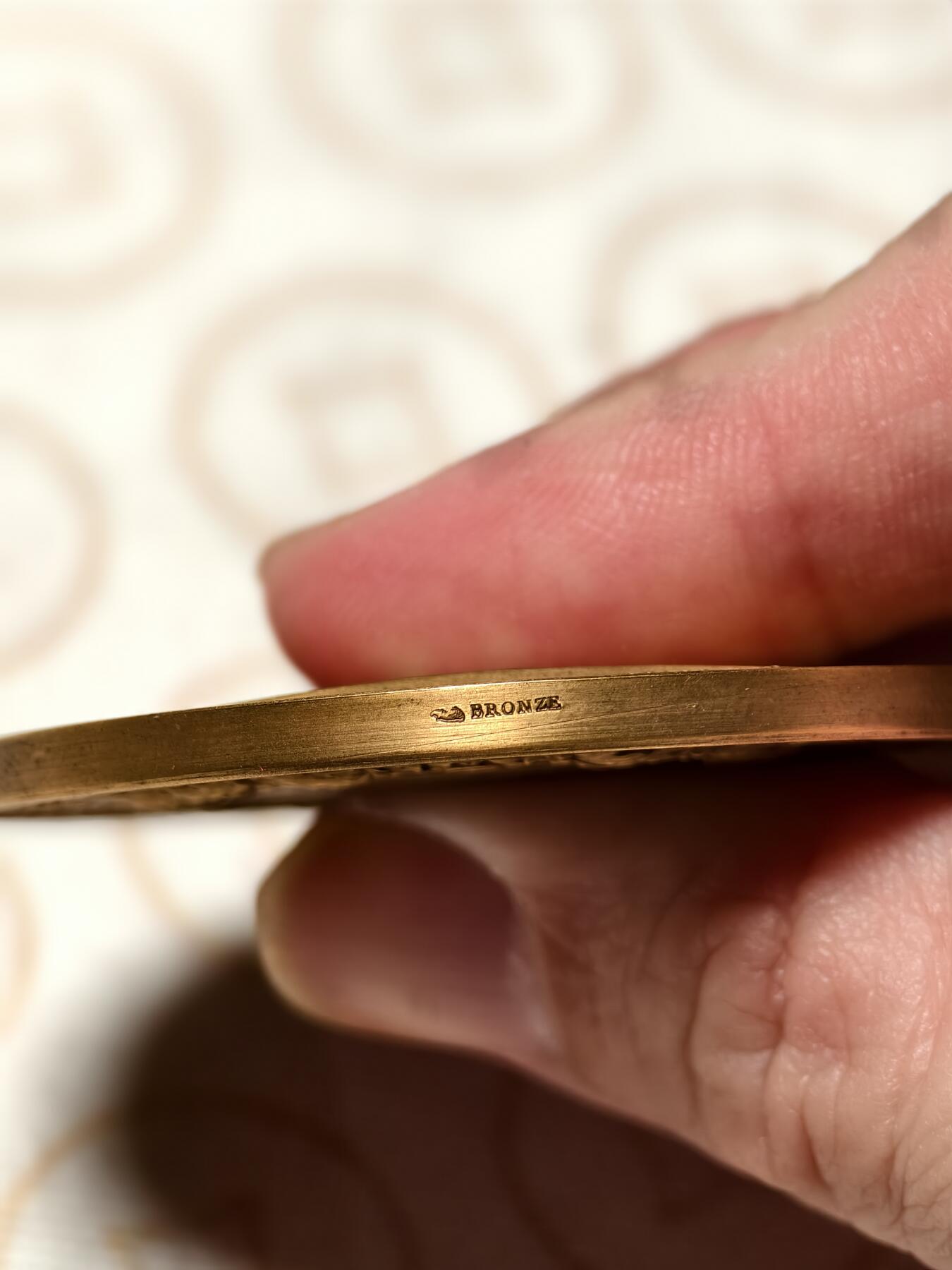 抚柳草堂-第六期章牌钱币 奖章勋章限时免佣 满百包邮 放漏专场 1941法国国家工业鼓励协会镀金大铜章重53.7g 直径50.6mm 丰饶角铜标 品相非常棒镀层完美漂亮极了