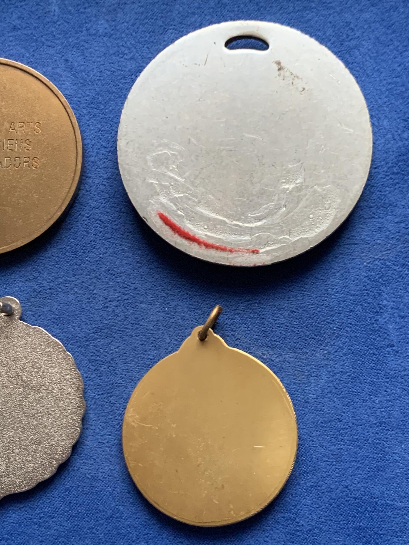 《竞宝斋》第455场 周日，周一 2场连拍 （全场包邮，欢迎送拍） 四枚一组 外国章 总重197.9克 40-61mm 细节见图