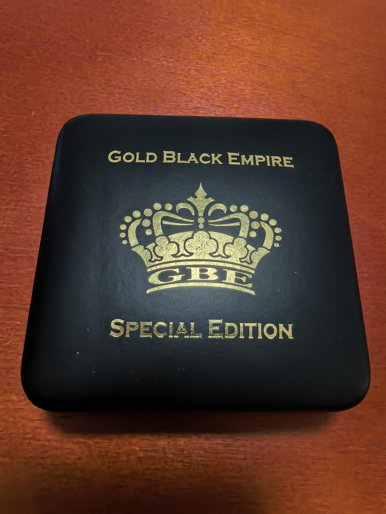 长老汇蛇年精选第九十二场拍卖 2021英国女王的神兽里士满白灰猎犬镀金黑钌5英镑银币，2盎司999银，250枚，盒证全