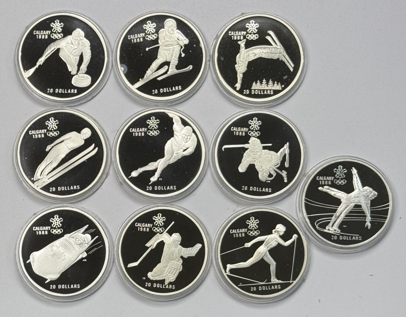 S&S Numismatic世界钱币-拍卖 第118期  加拿大1985-1987年 卡尔加里冬奥会 20加元精制纪念银币10枚全套 34.07克925银/枚，品相如图，塑料外壳有磨损