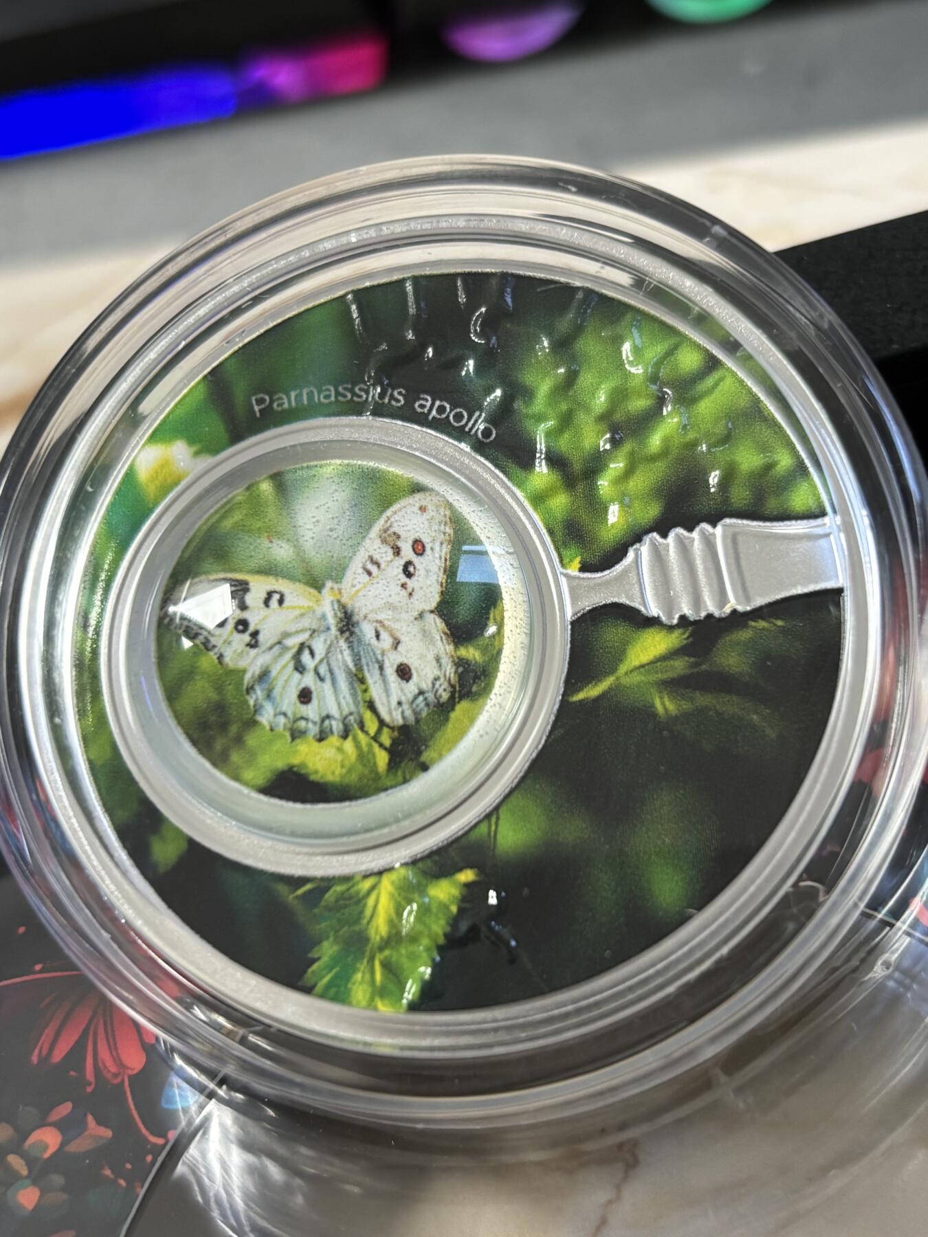 第187期拍卖 喀麦隆2024年自然之美系列阿波罗绢蝶彩色纪念银币，999银，17.5克，发行555枚，有起泡