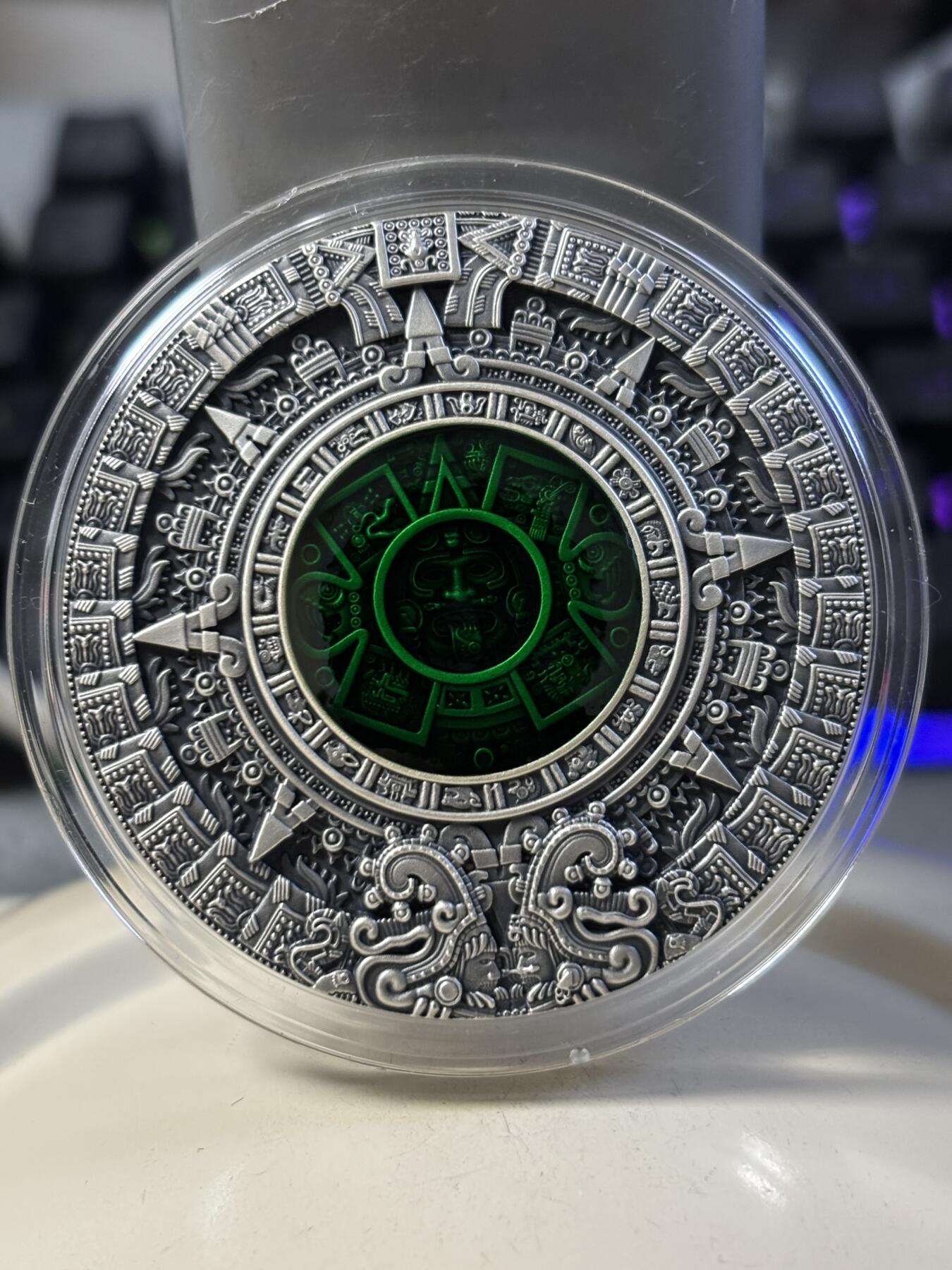 第187期拍卖 纽埃2019年历法系列3阿兹特克历法2盎司纪念银币，999银，发行量500枚