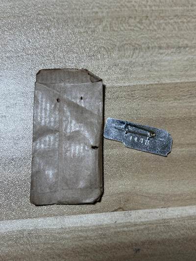 杂七杂八老徽章快拍专场 五十年代原袋常州协盛染织厂徽章，上海联合徽章厂制